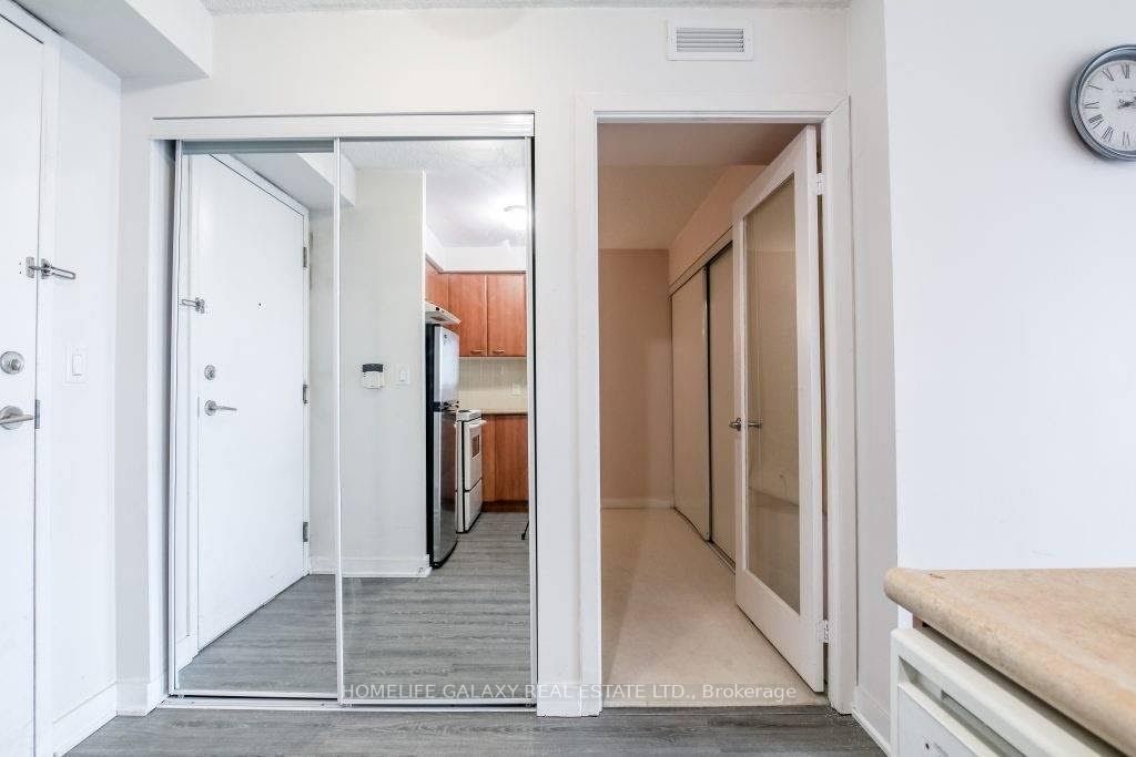 36 Lee Centre Dr, #2708