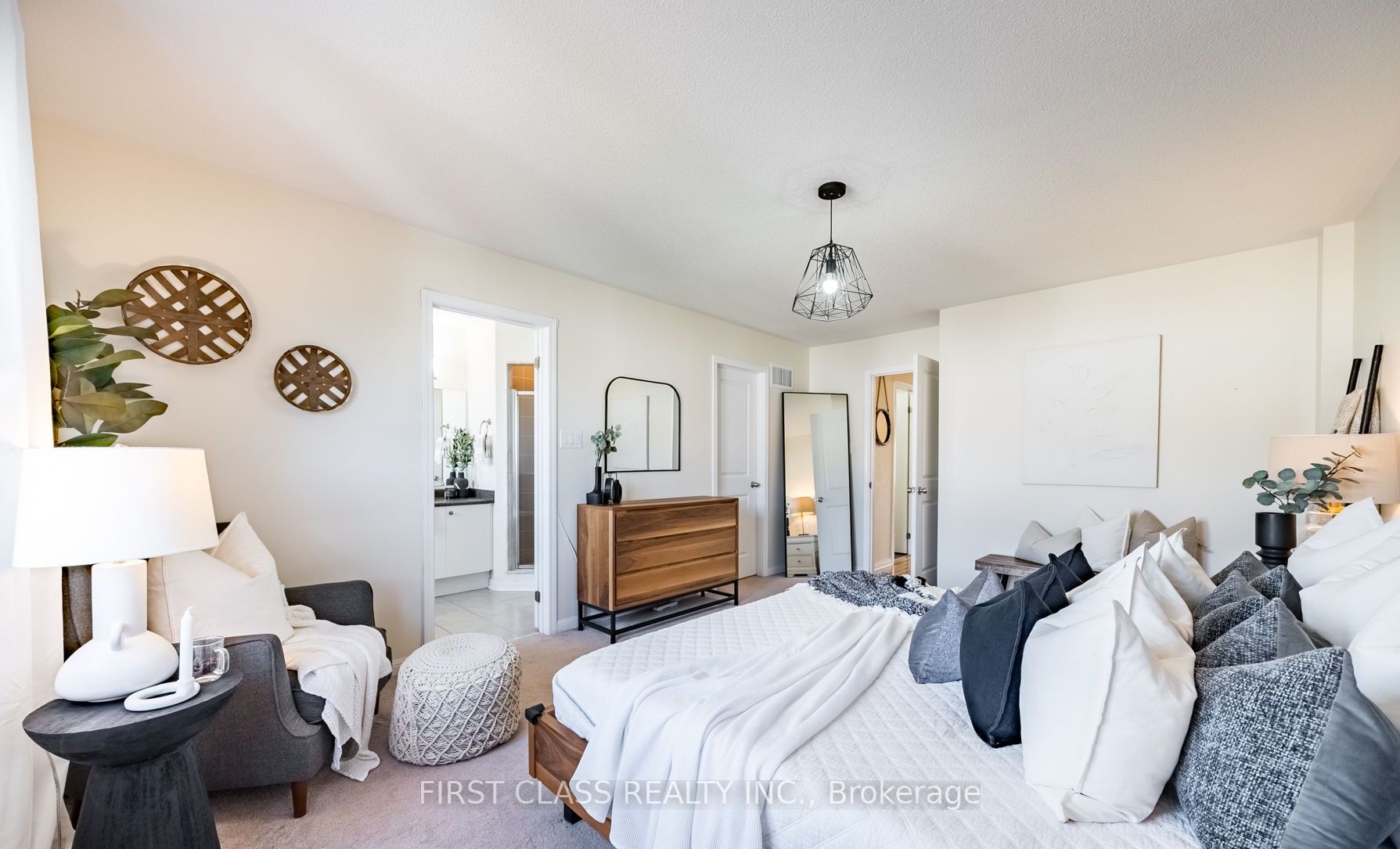 48 Adanac Dr S