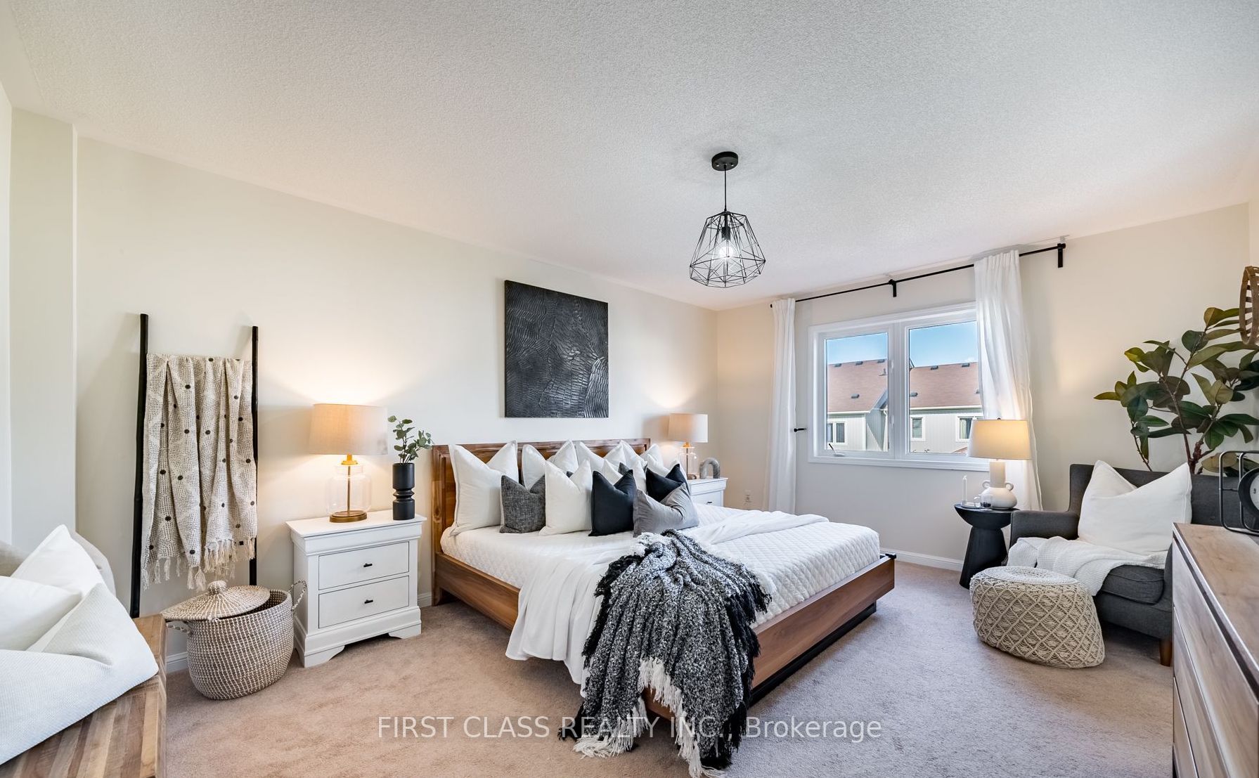 48 Adanac Dr S