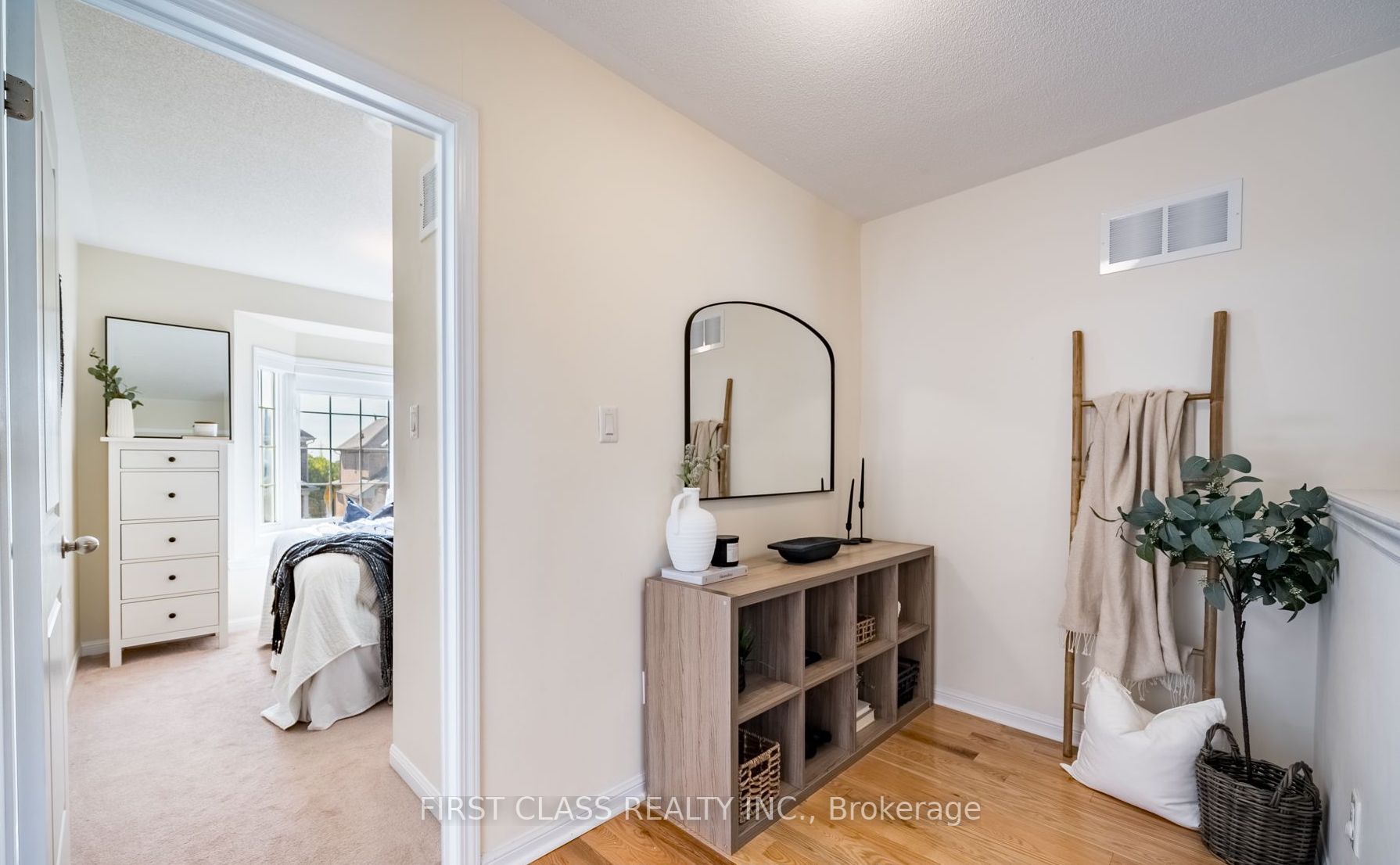 48 Adanac Dr S
