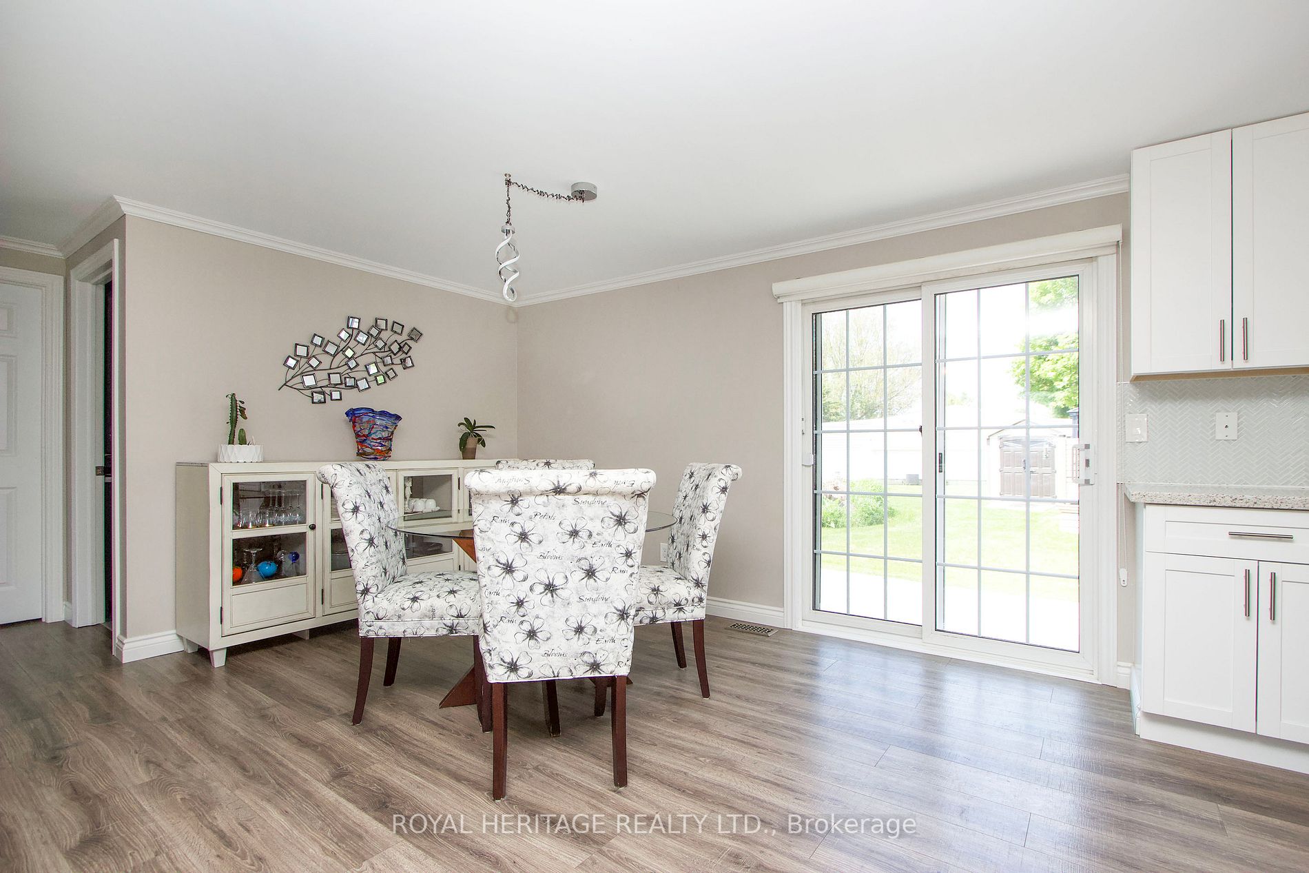 8 Kawartha Rd