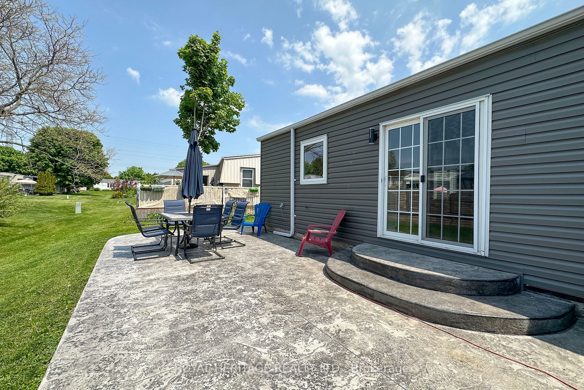 8 Kawartha Rd