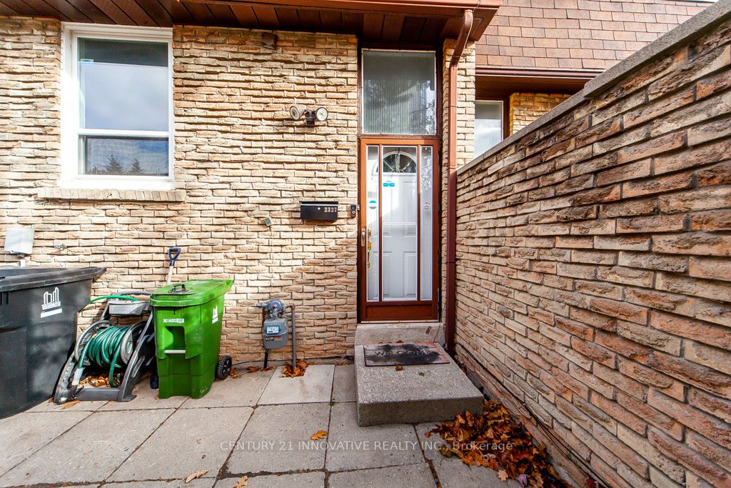 2327 Bridletowne Circ