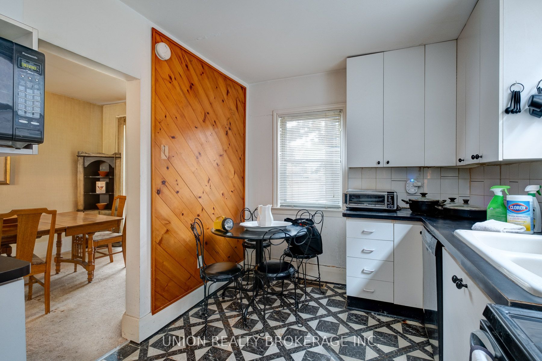 85 Blantyre Ave