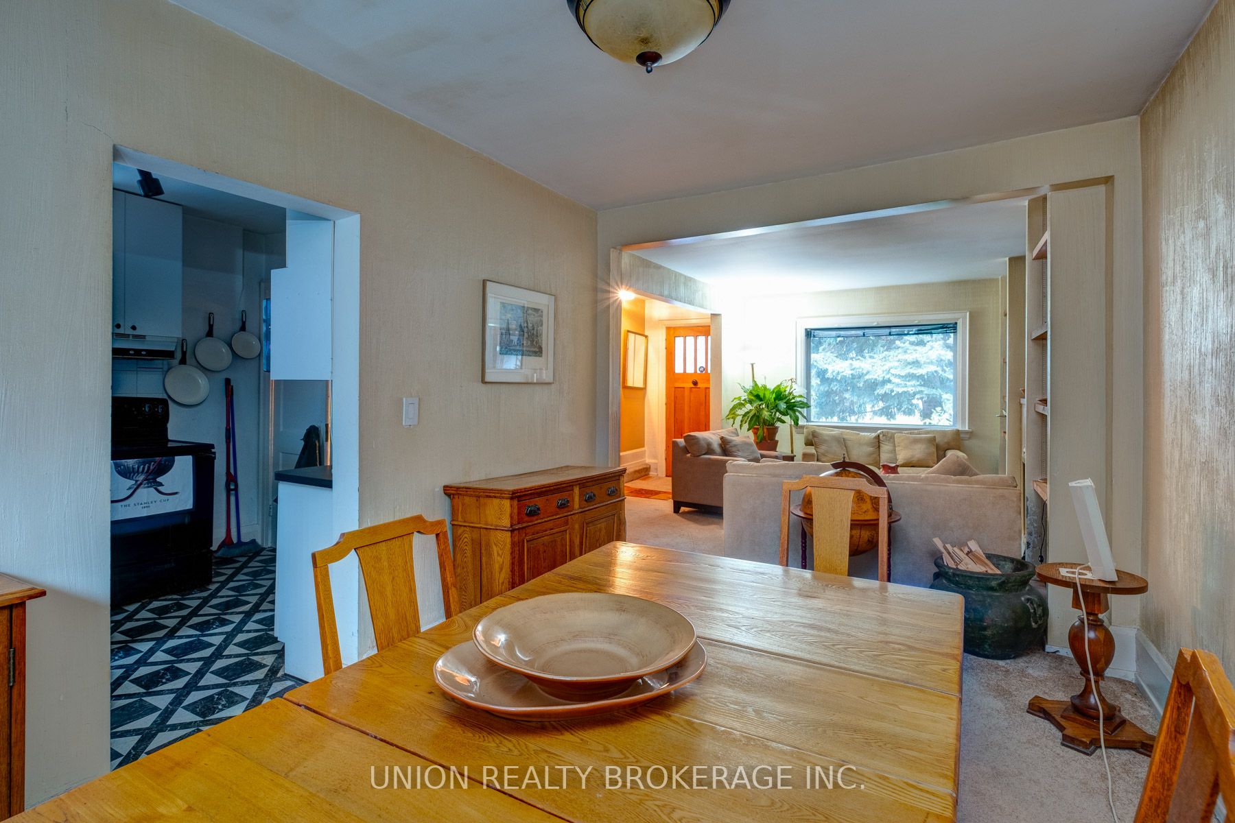 85 Blantyre Ave