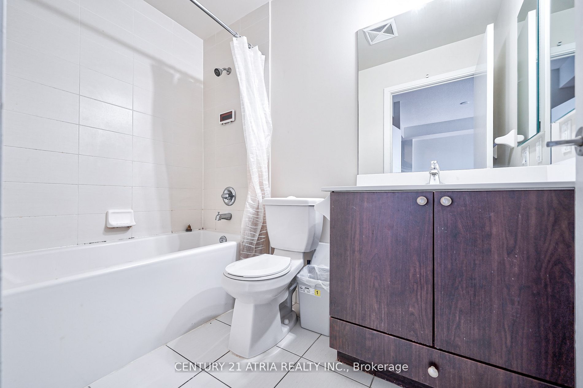 181 Village Green Sq, #2211