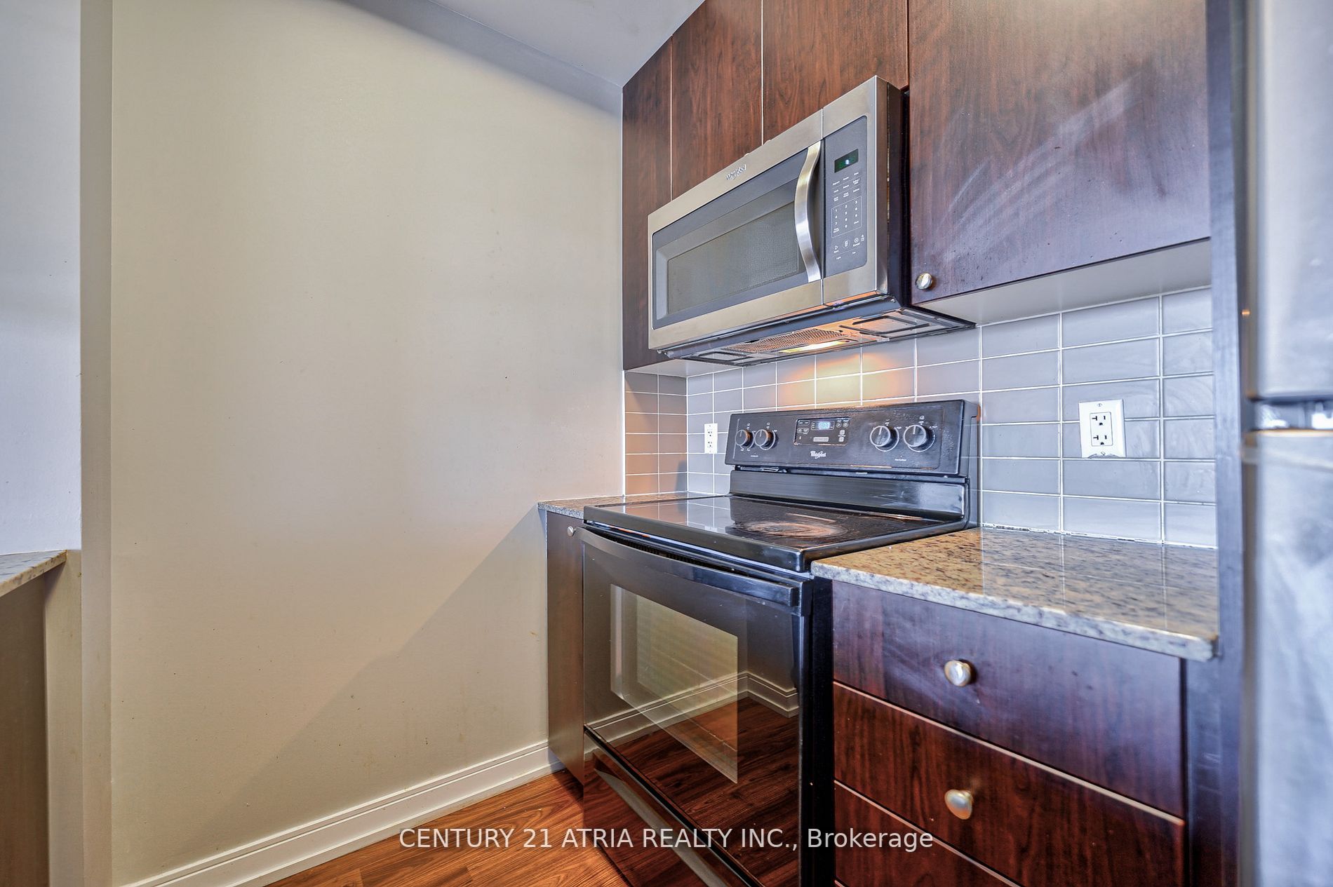 181 Village Green Sq, #2211