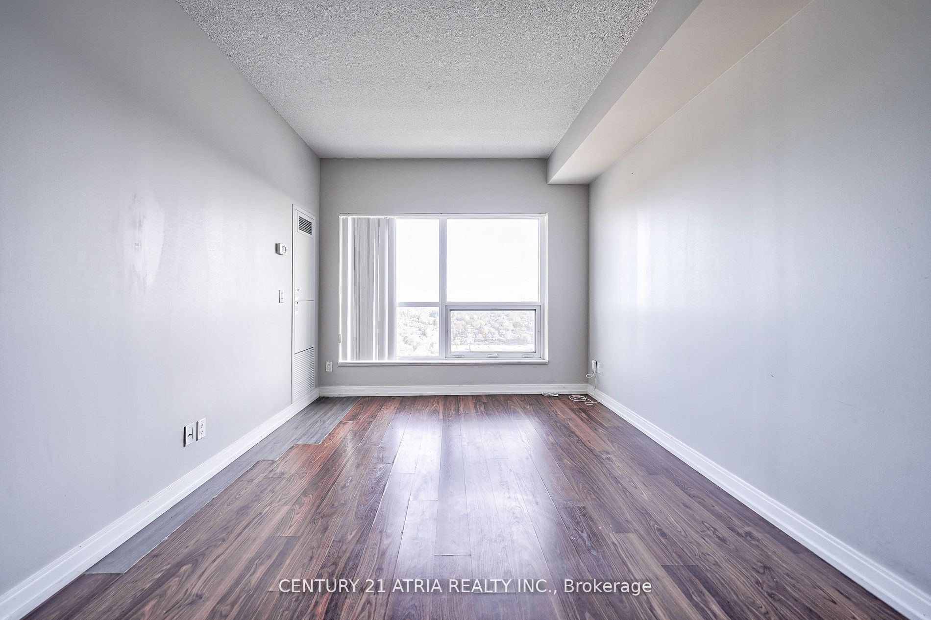 181 Village Green Sq, #2211