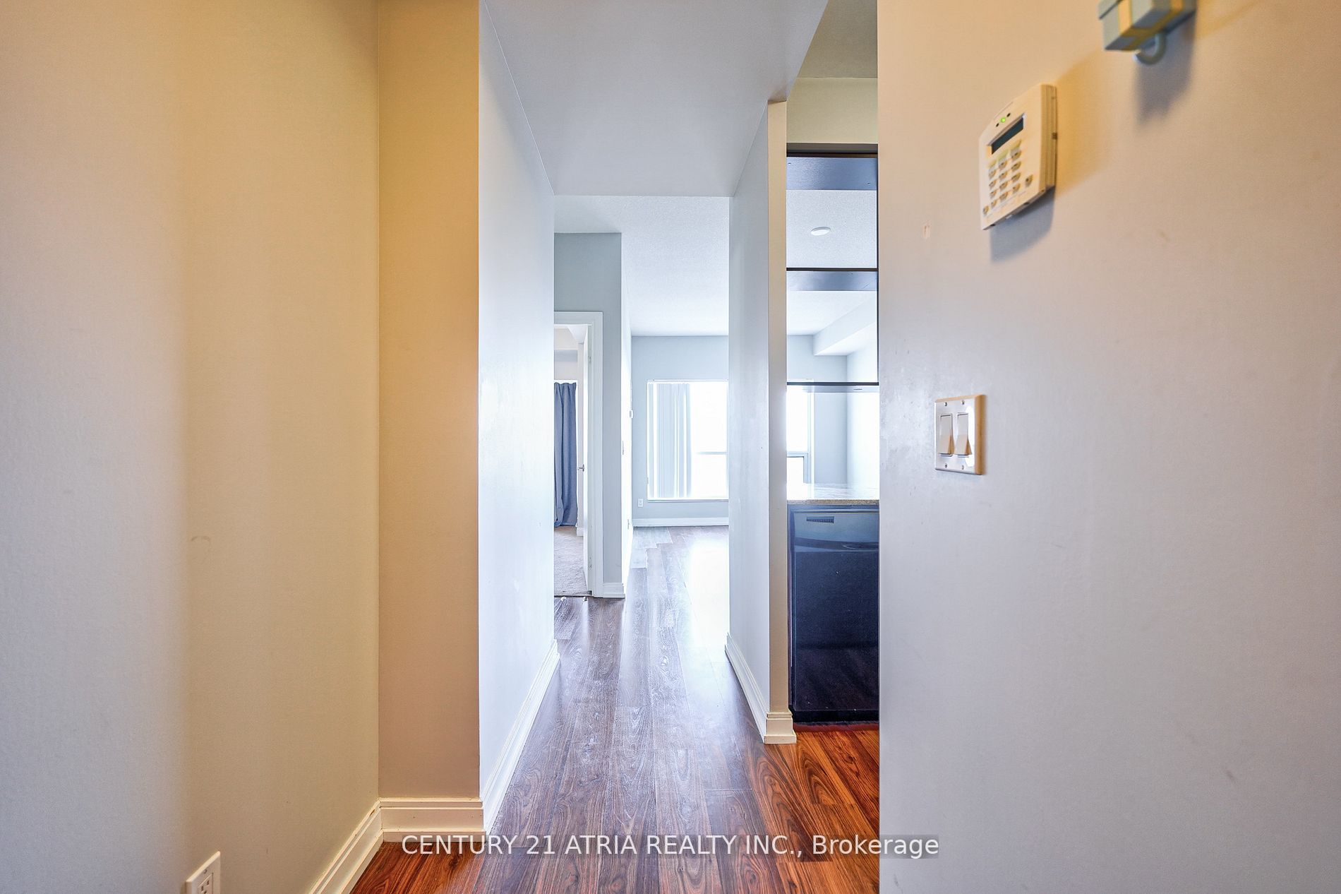 181 Village Green Sq, #2211