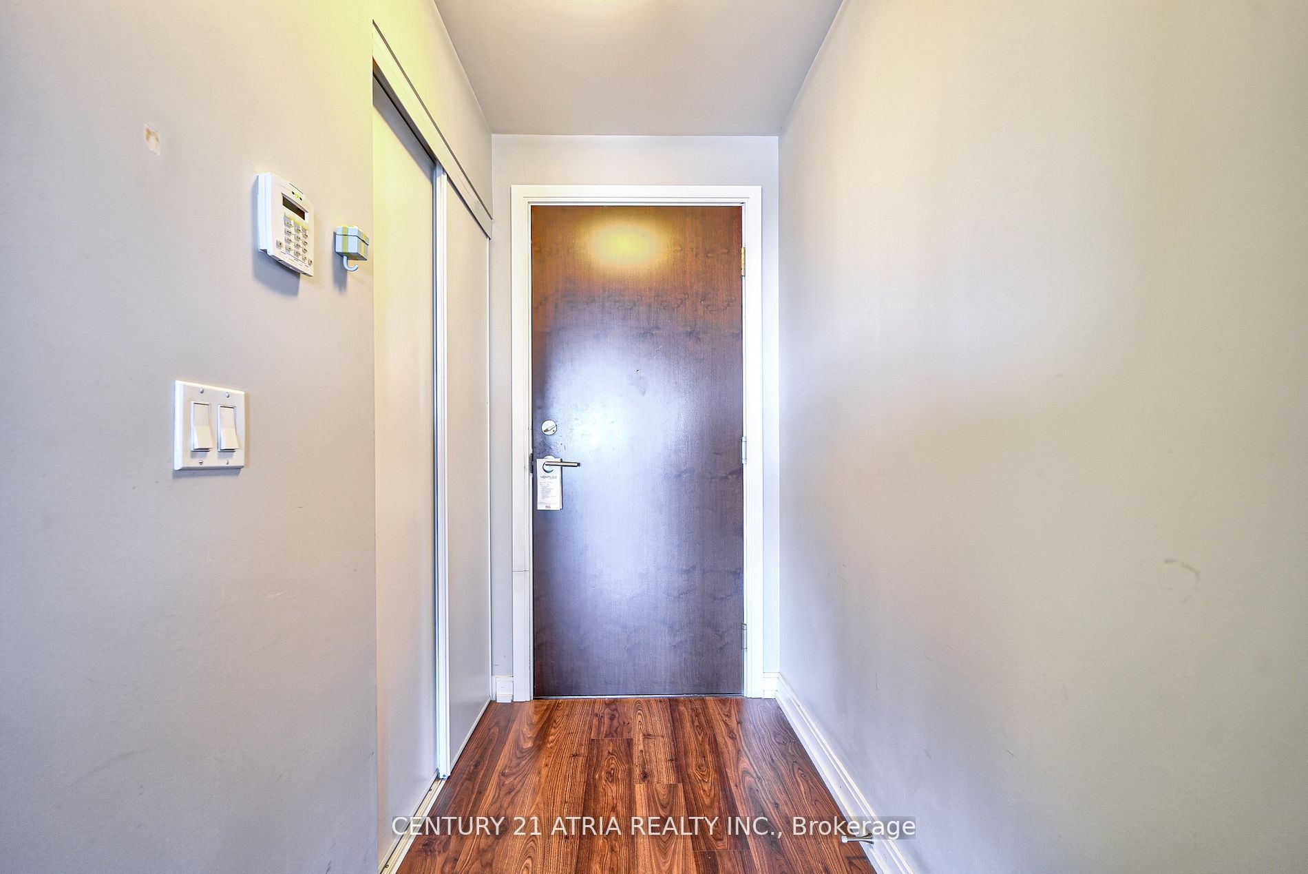 181 Village Green Sq, #2211