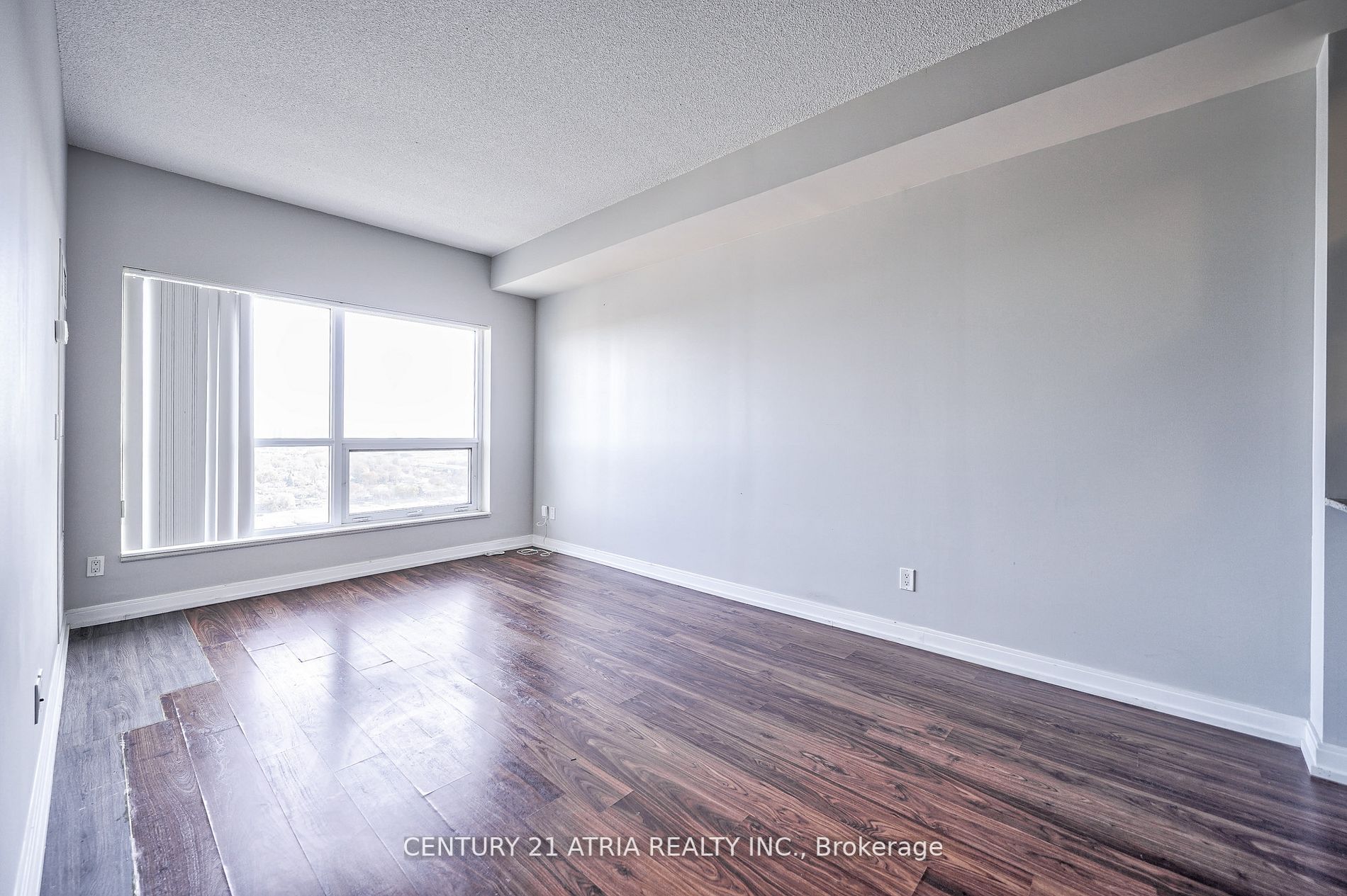 181 Village Green Sq, #2211