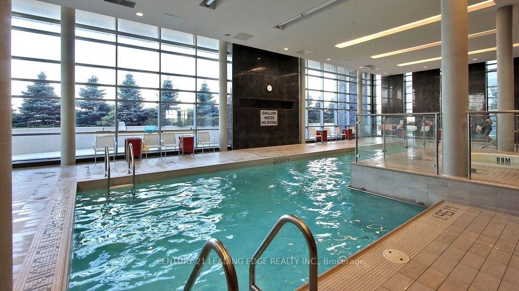 125 Village Green Sq, #806
