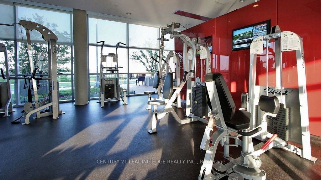 125 Village Green Sq, #806