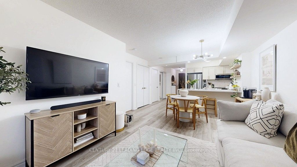125 Village Green Sq, #806