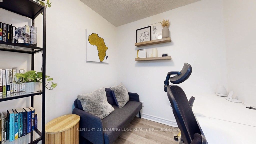 125 Village Green Sq, #806