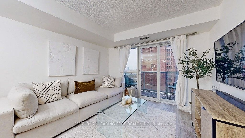 125 Village Green Sq, #806