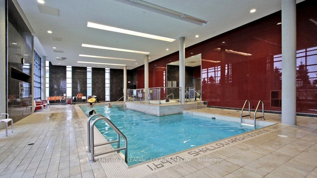 125 Village Green Sq, #806