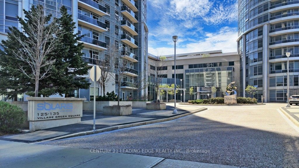 125 Village Green Sq, #806