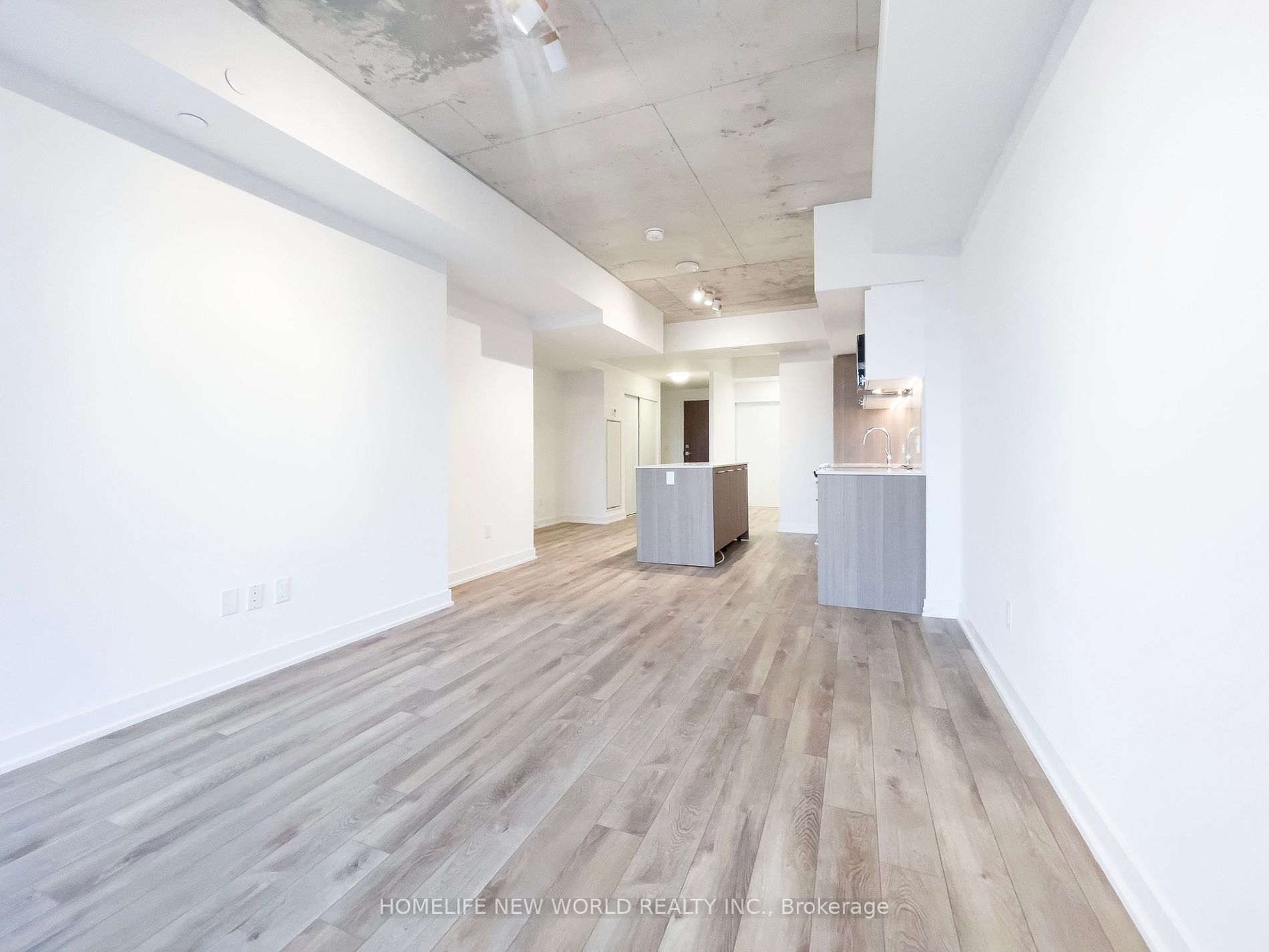 665 Queen St E, #404