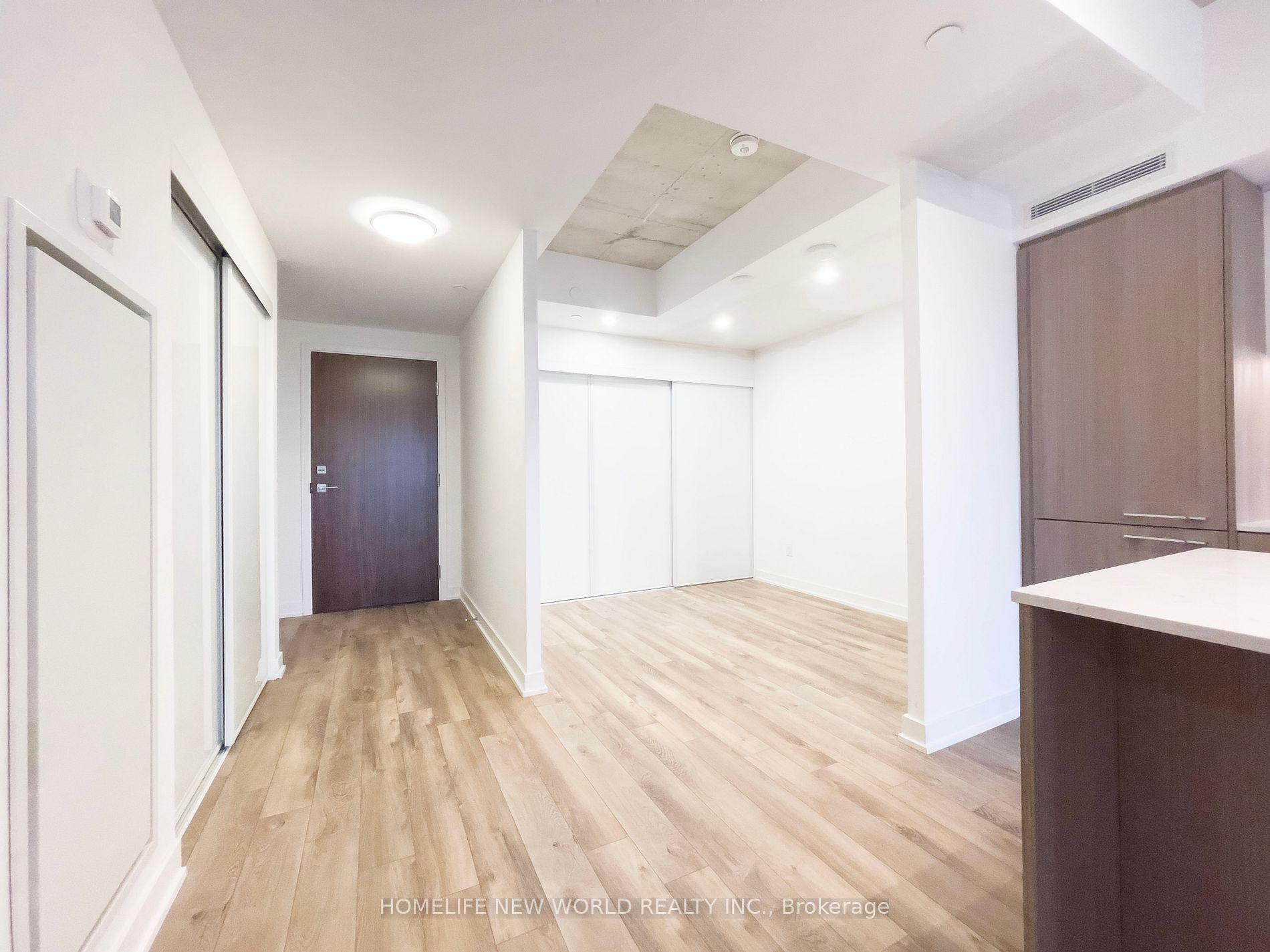 665 Queen St E, #404