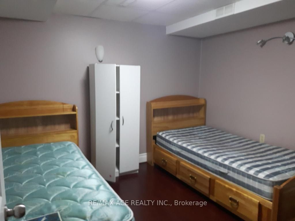 27 Valley Centre Dr, #Bsmt