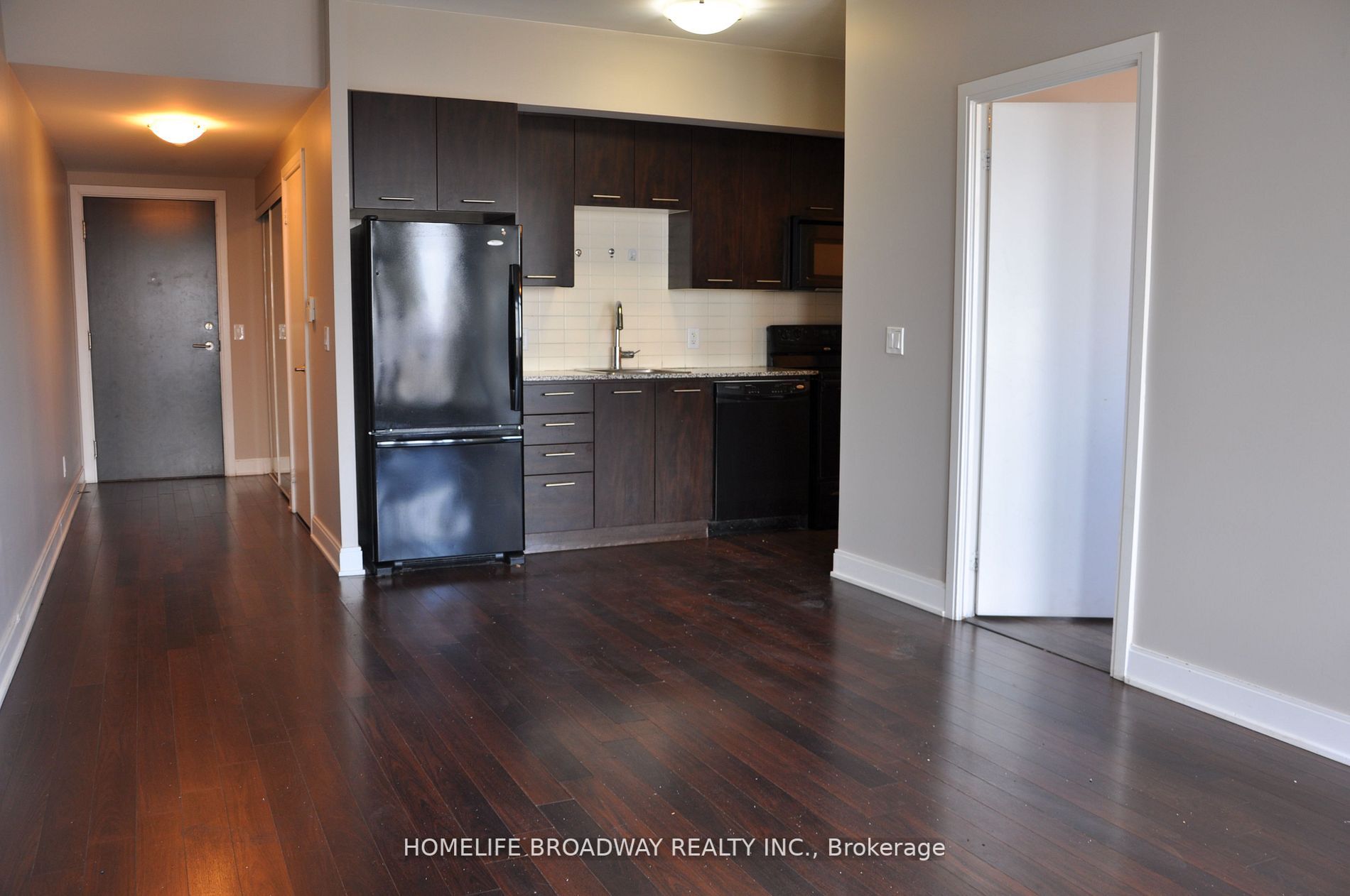 135 Village Green Sq E, #2215