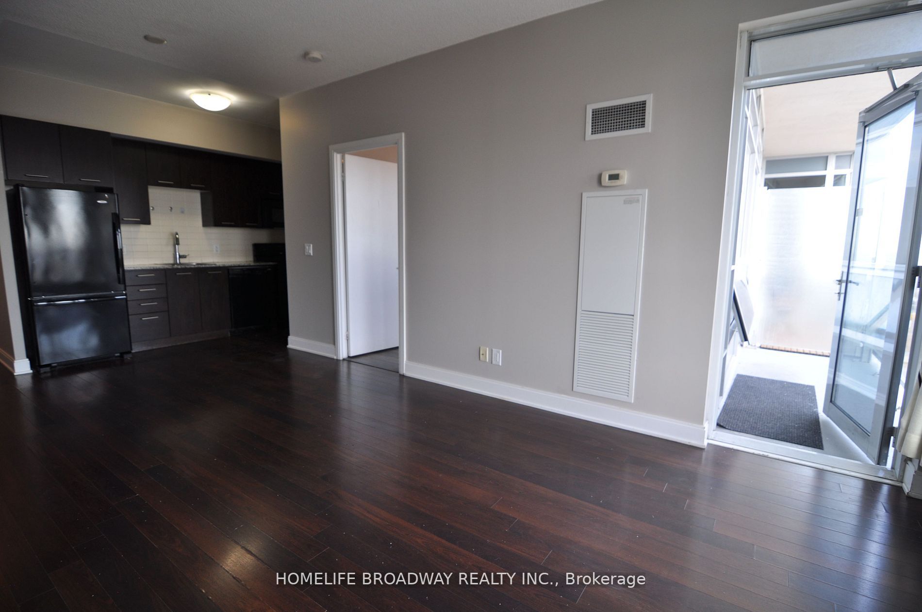135 Village Green Sq E, #2215