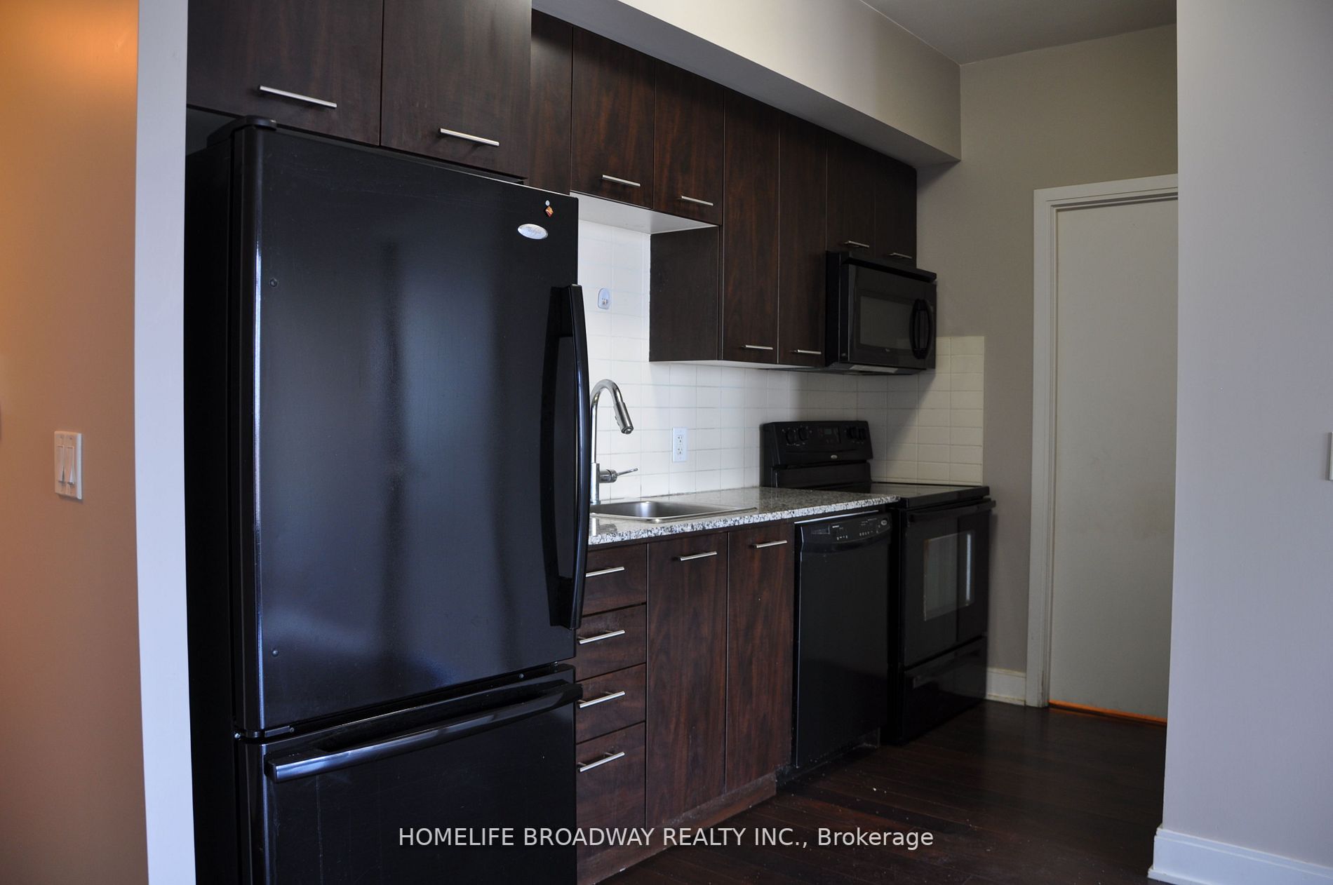 135 Village Green Sq E, #2215