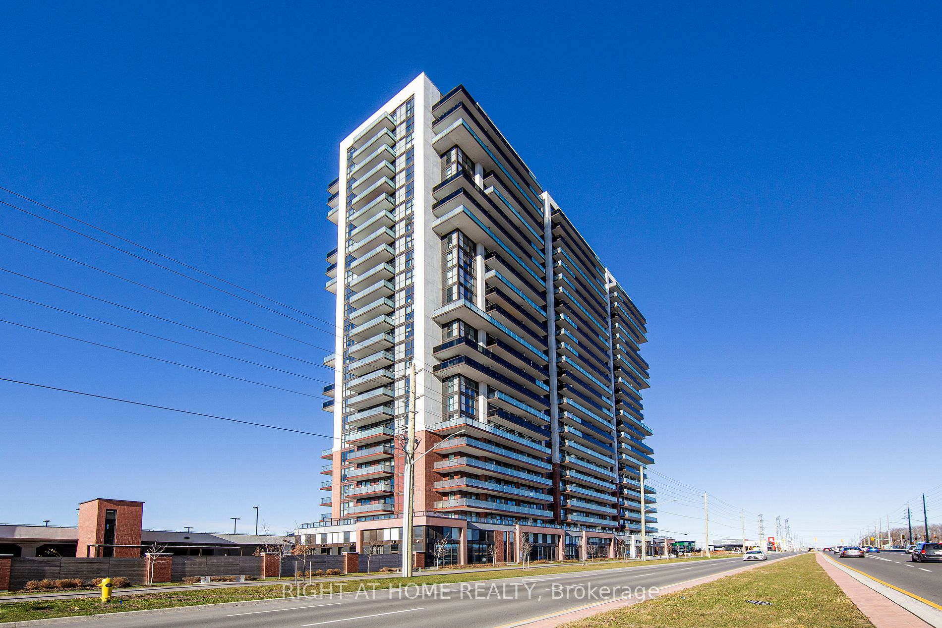 2550 Simcoe St N, #305