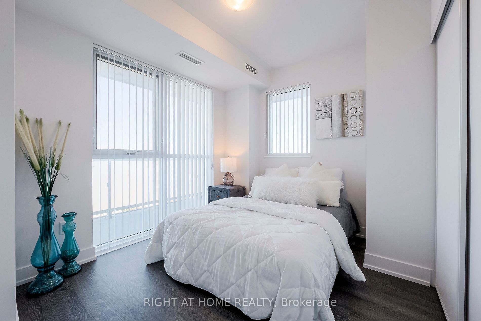 2550 Simcoe St N, #305