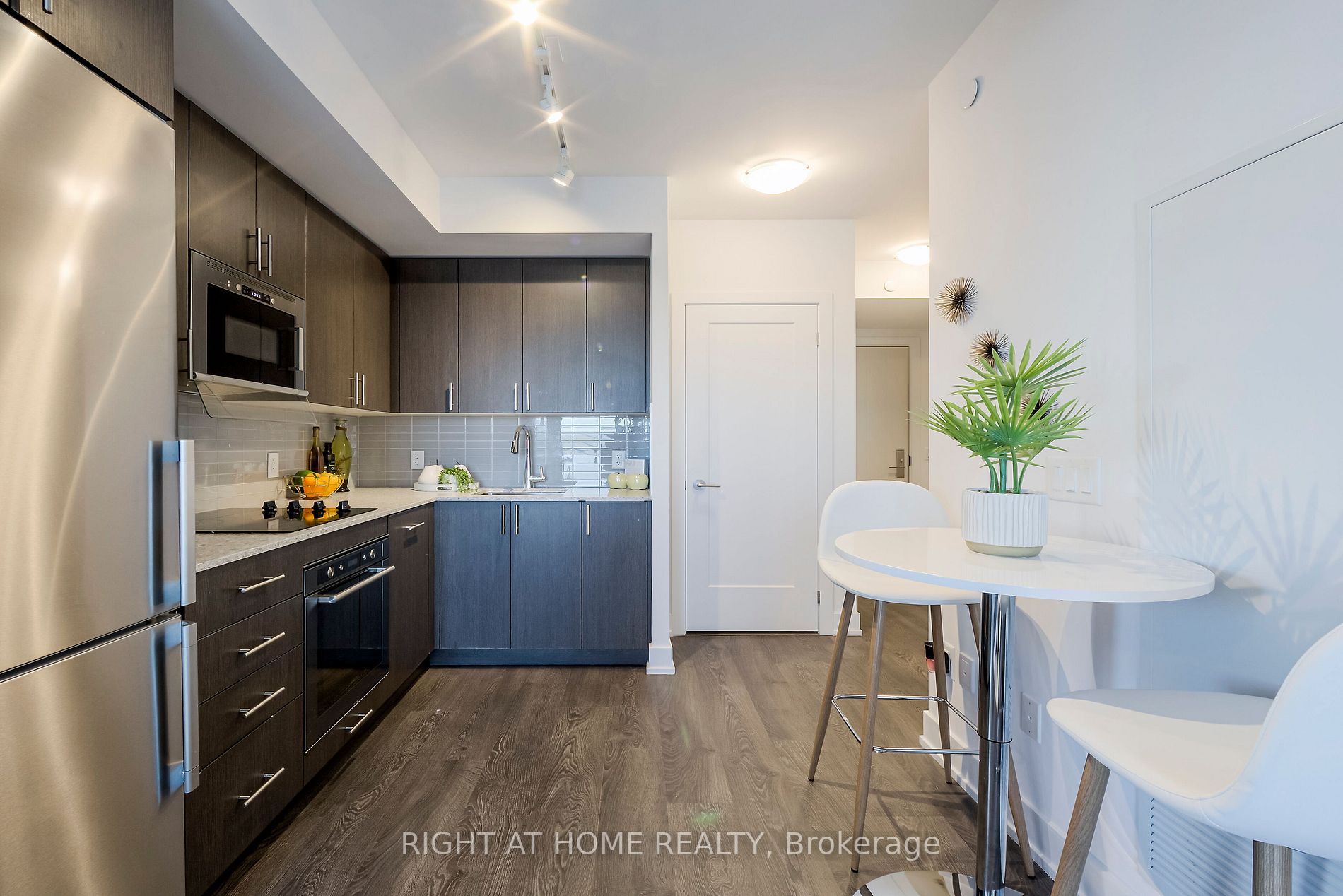 2550 Simcoe St N, #305