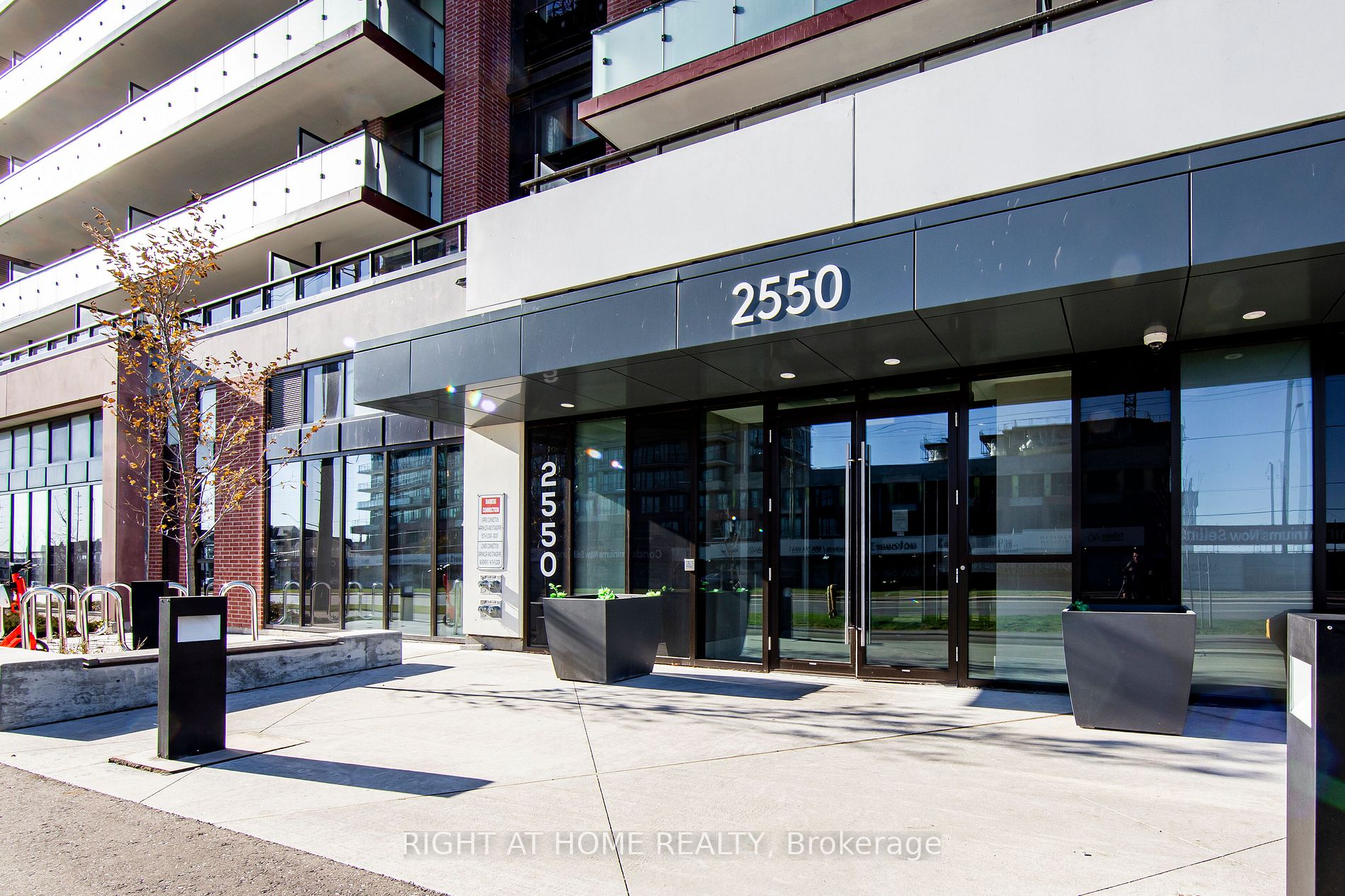 2550 Simcoe St N, #305
