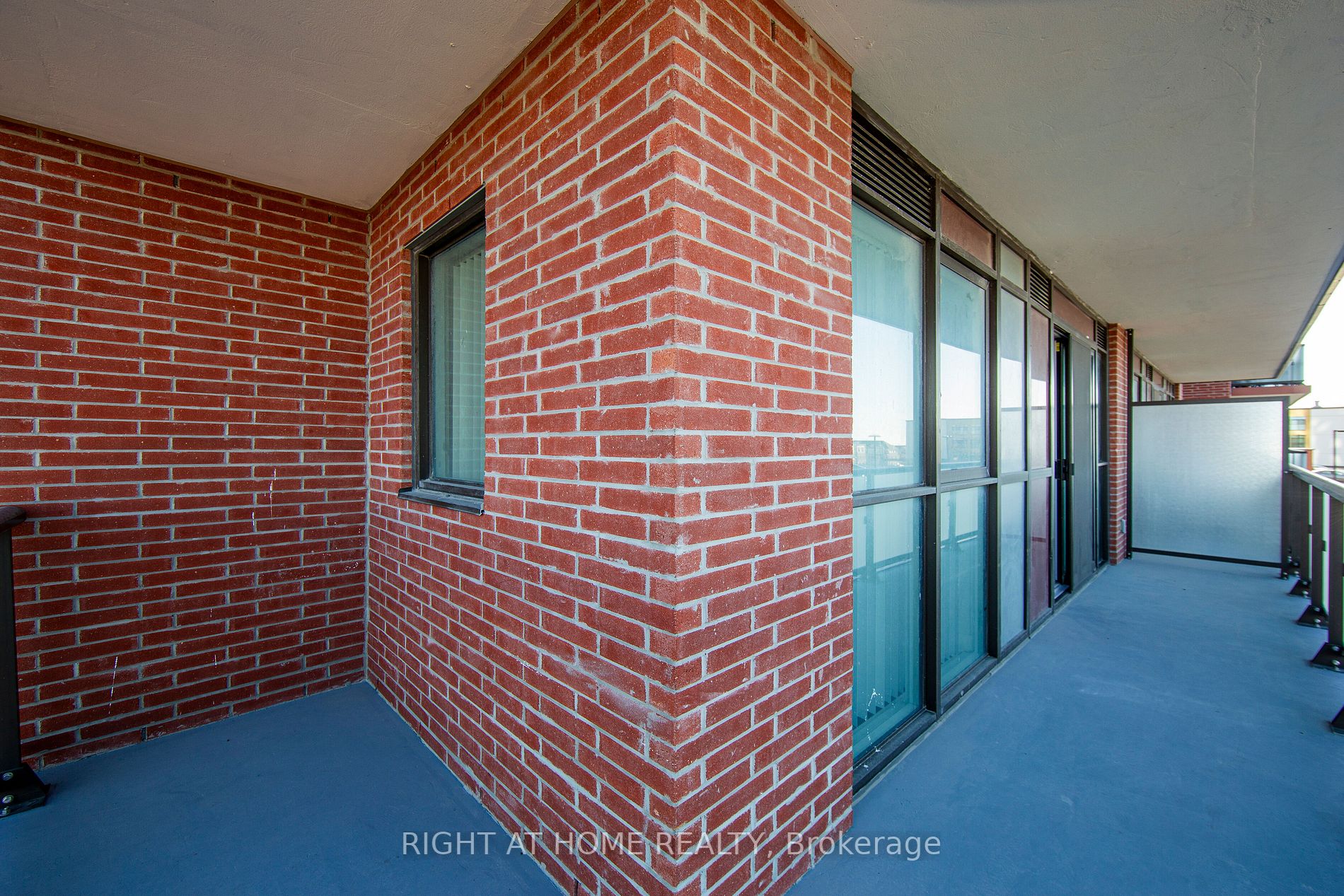 2550 Simcoe St N, #305