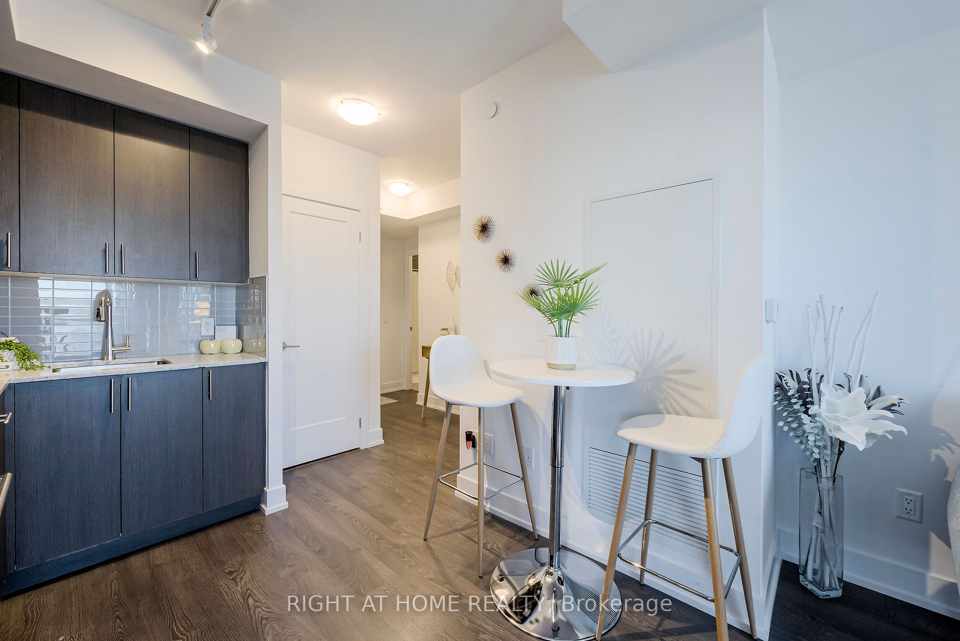 2550 Simcoe St N, #305