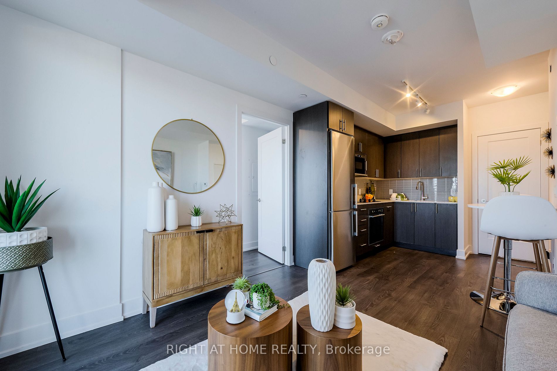 2550 Simcoe St N, #305