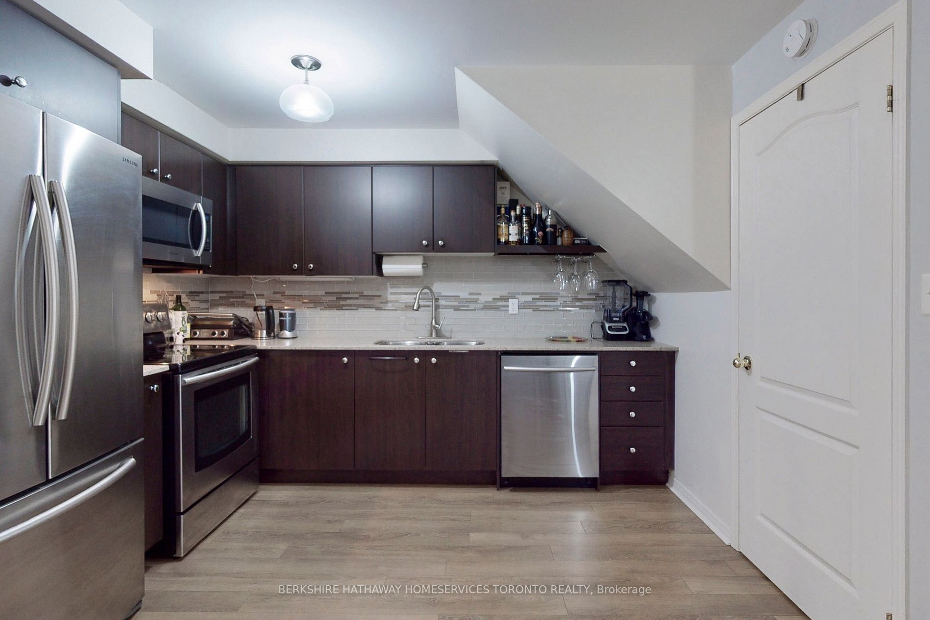 6063 Kingston Rd, #10