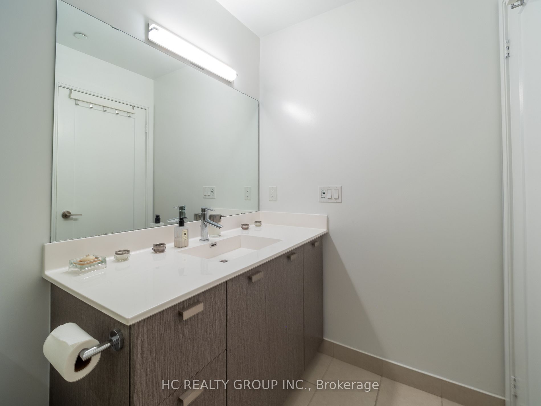 275 Village Green Sq, #216