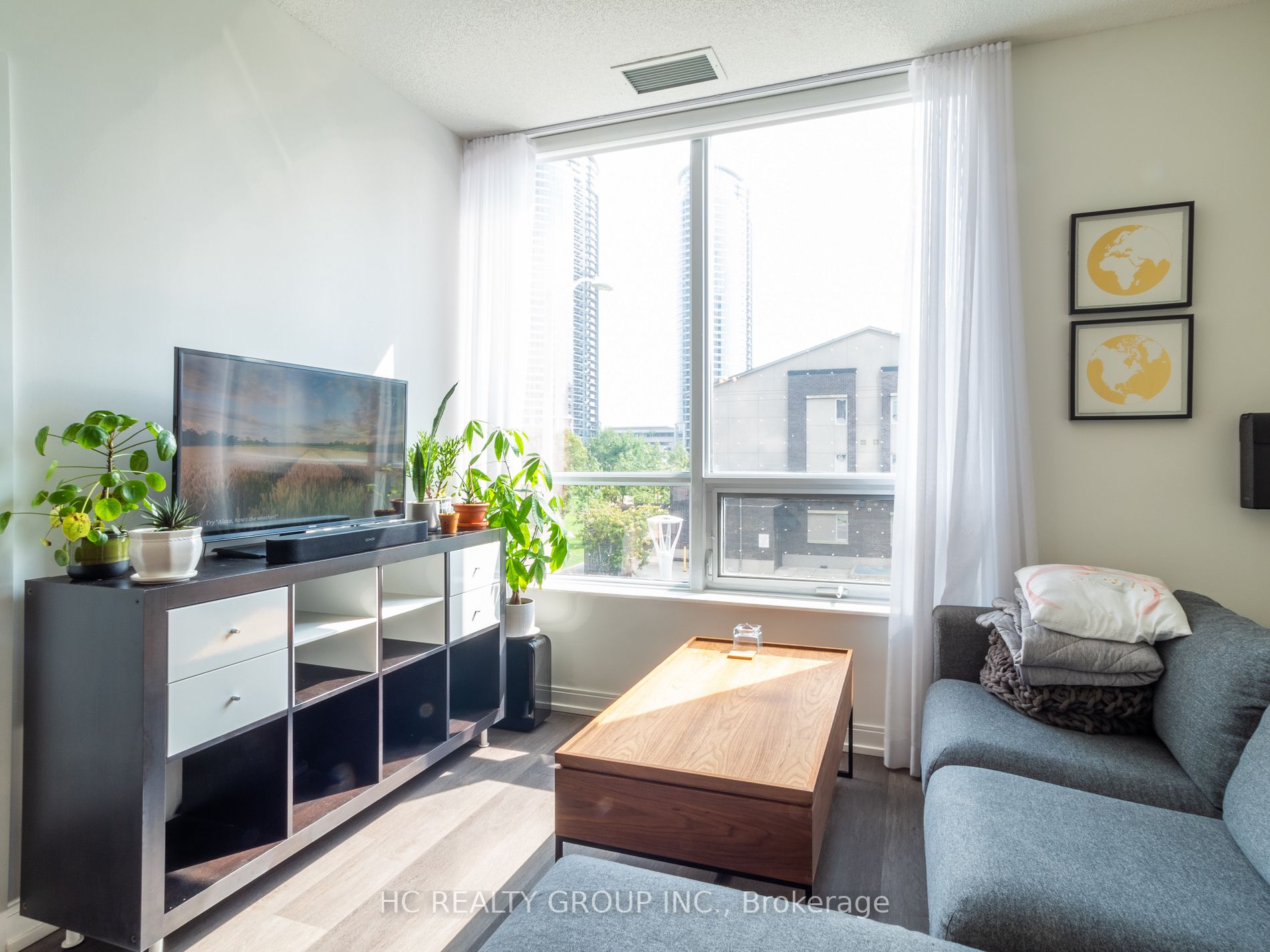 275 Village Green Sq, #216