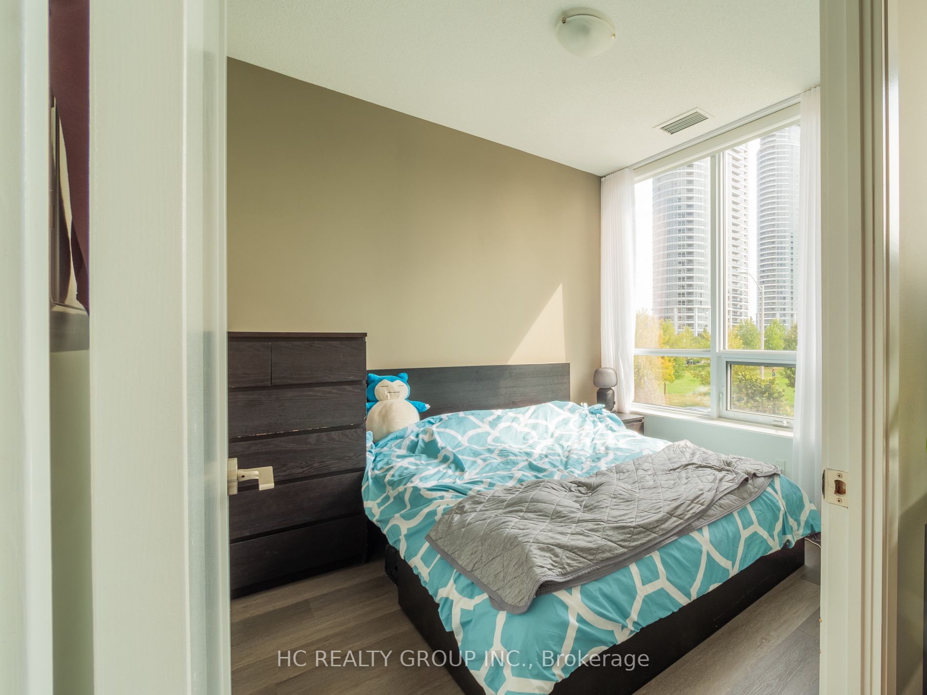 275 Village Green Sq, #216
