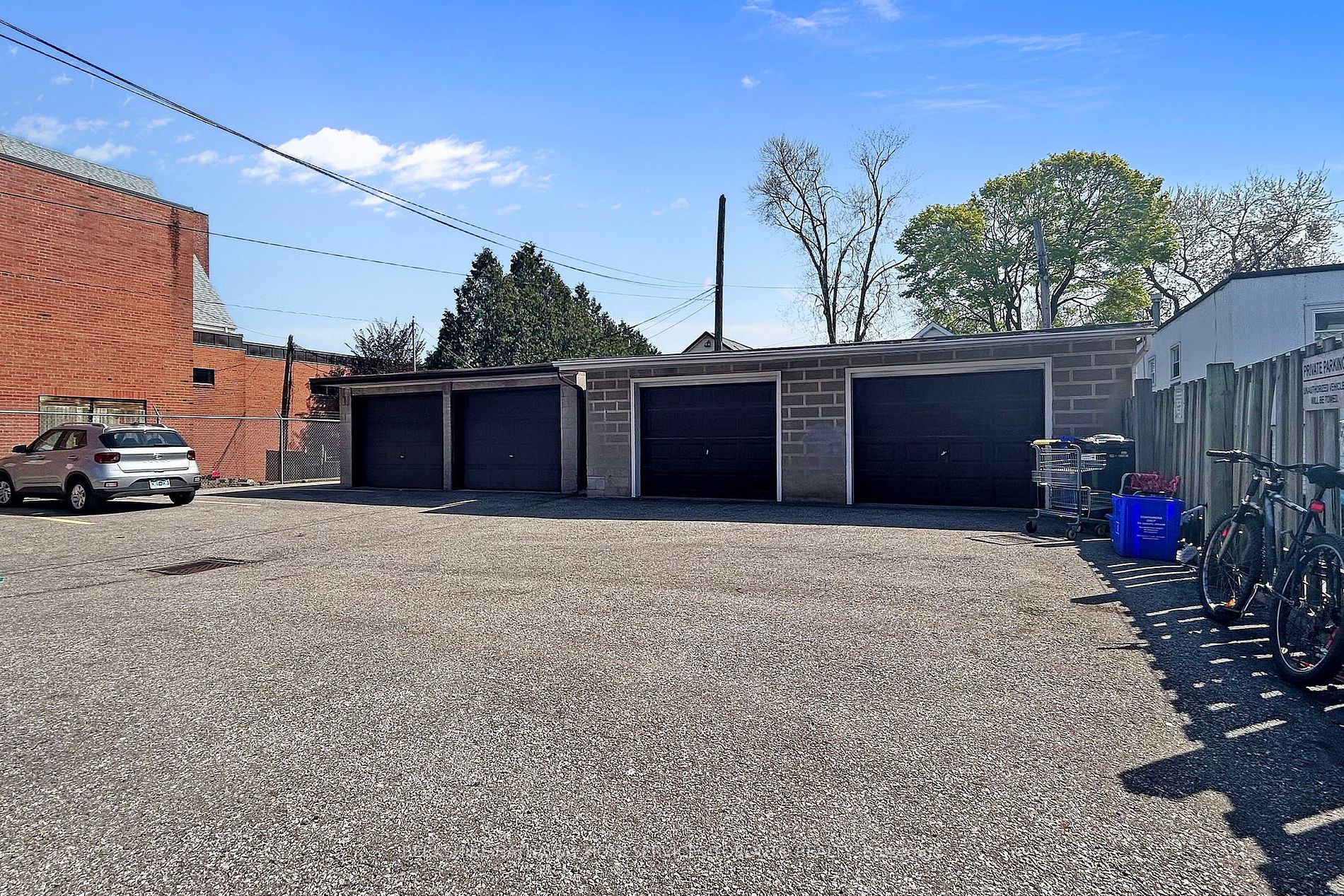 381 Simcoe St S