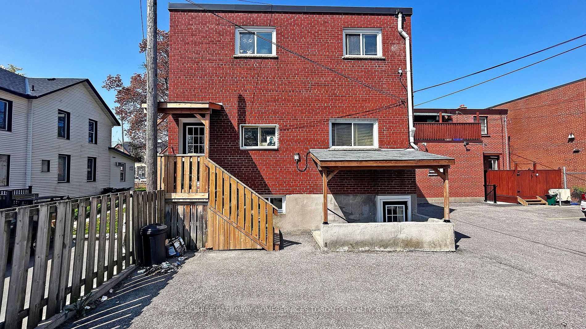 381 Simcoe St S