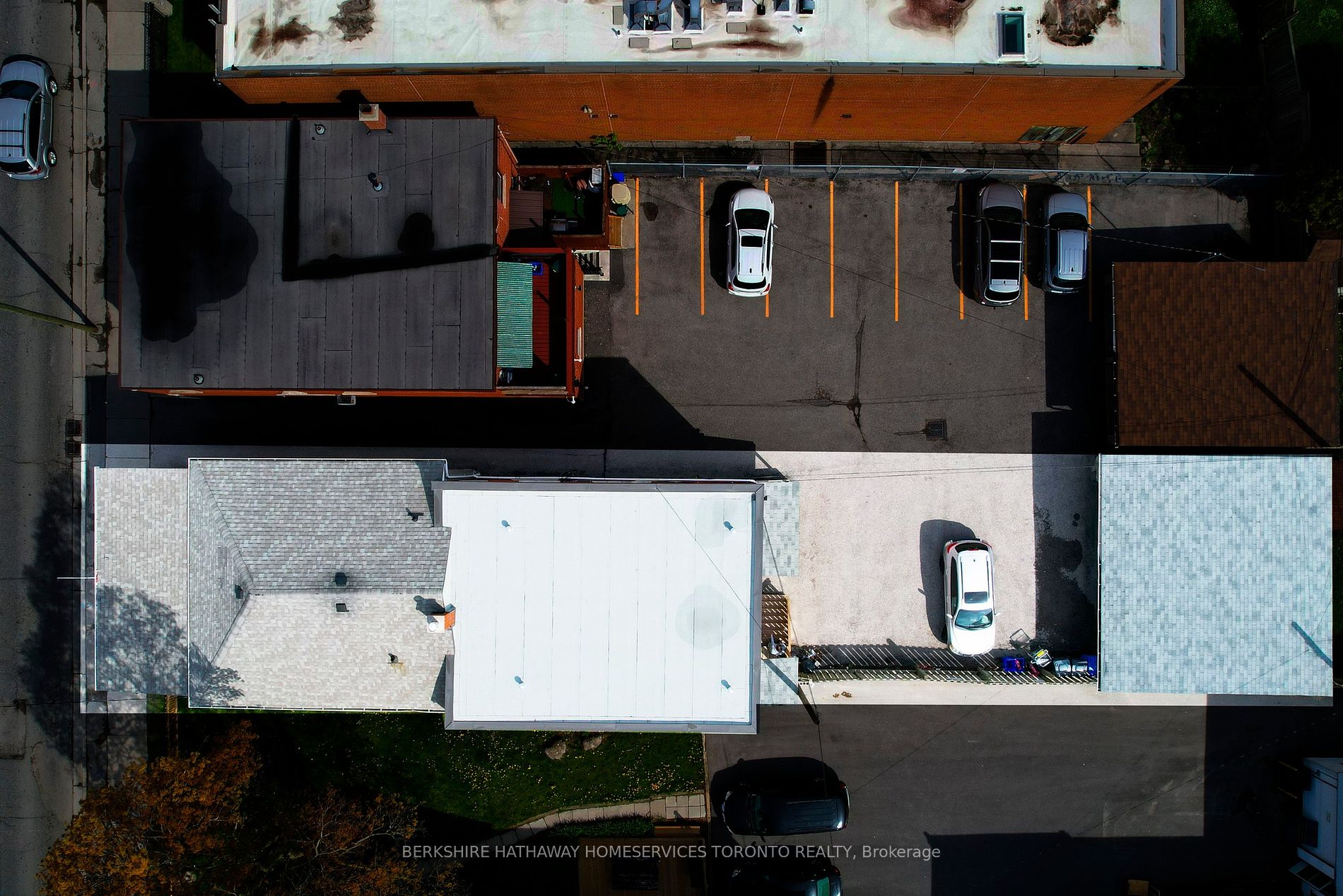 381 Simcoe St S