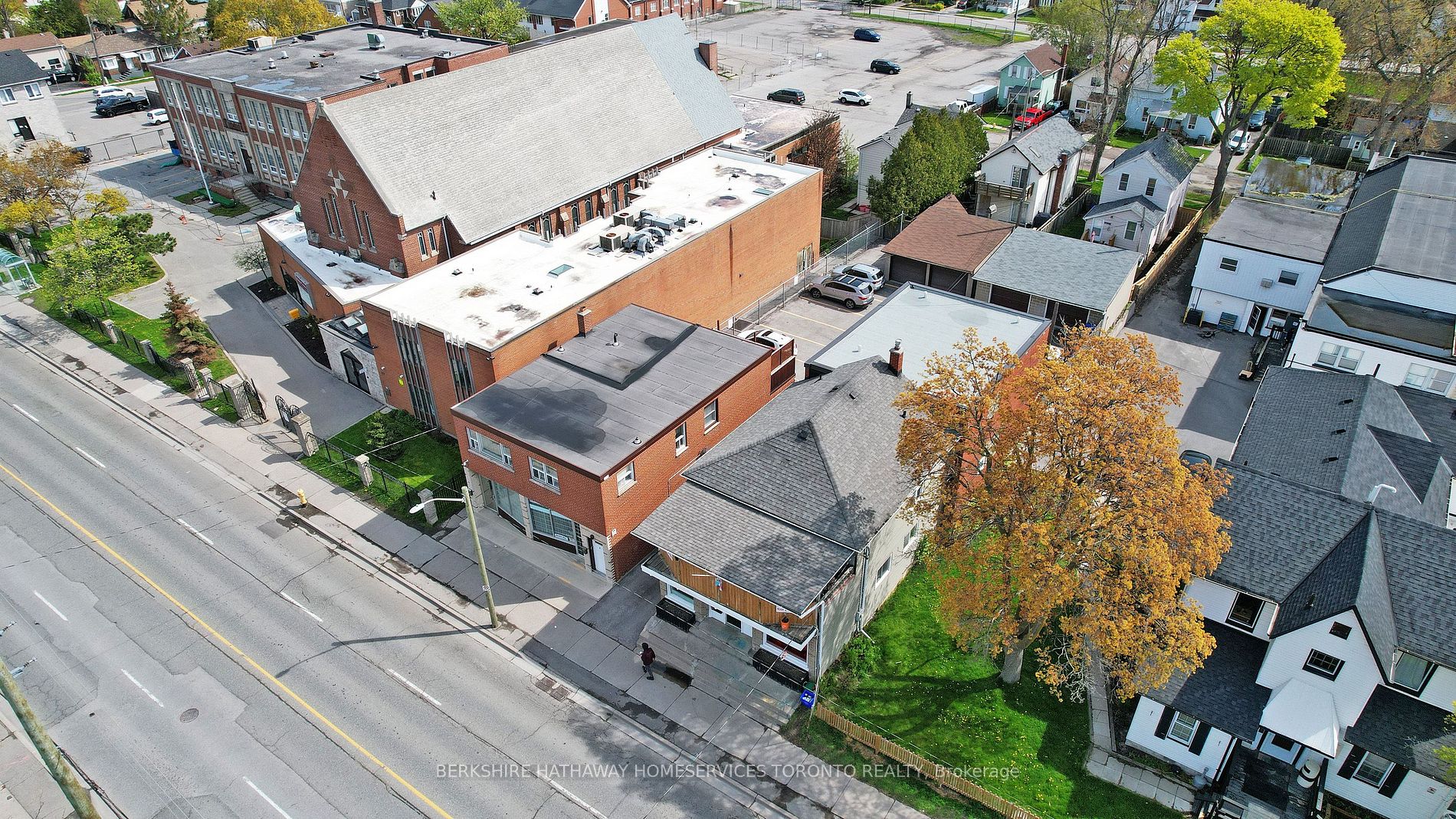 381 Simcoe St S