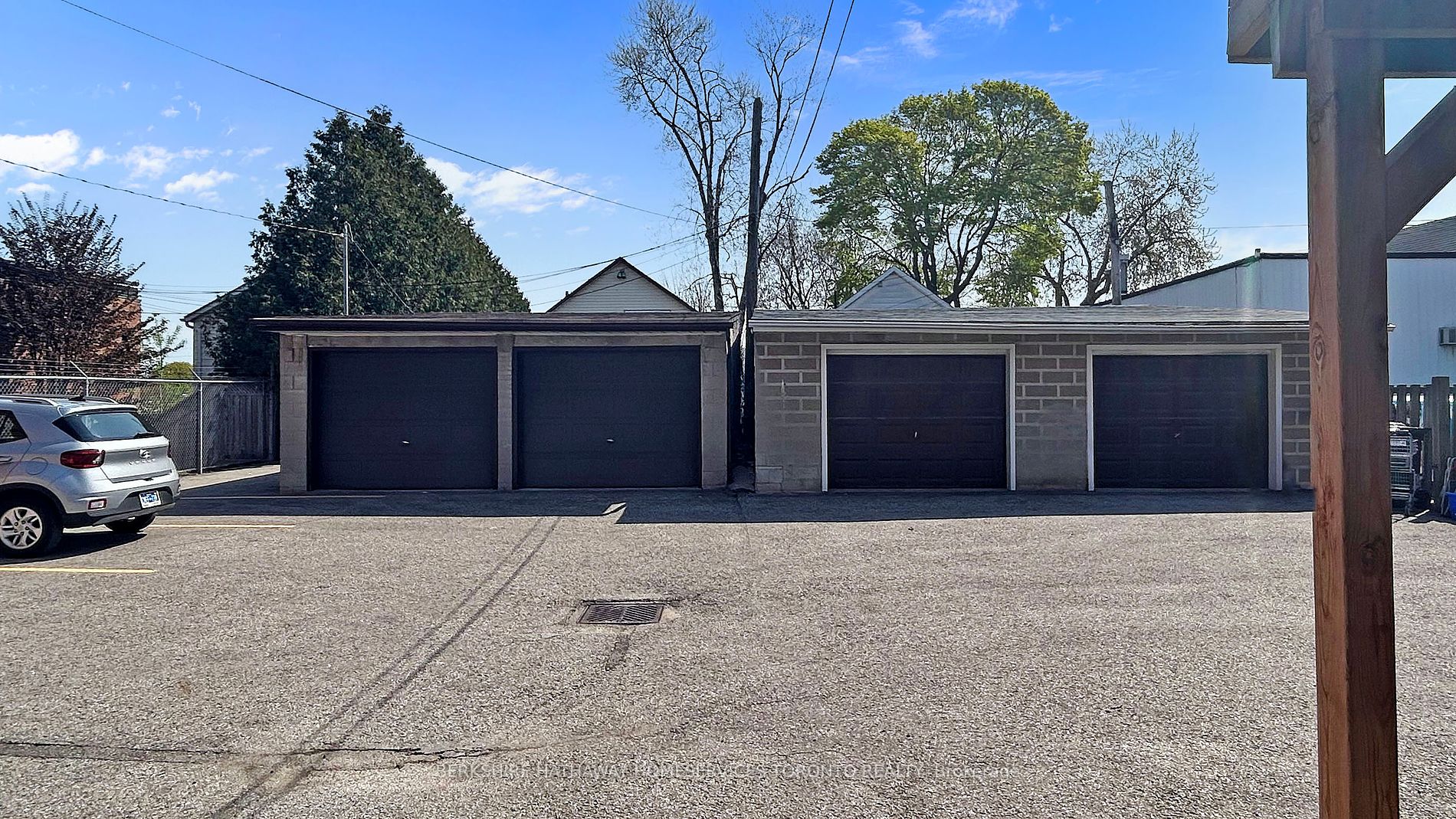 381 Simcoe St S