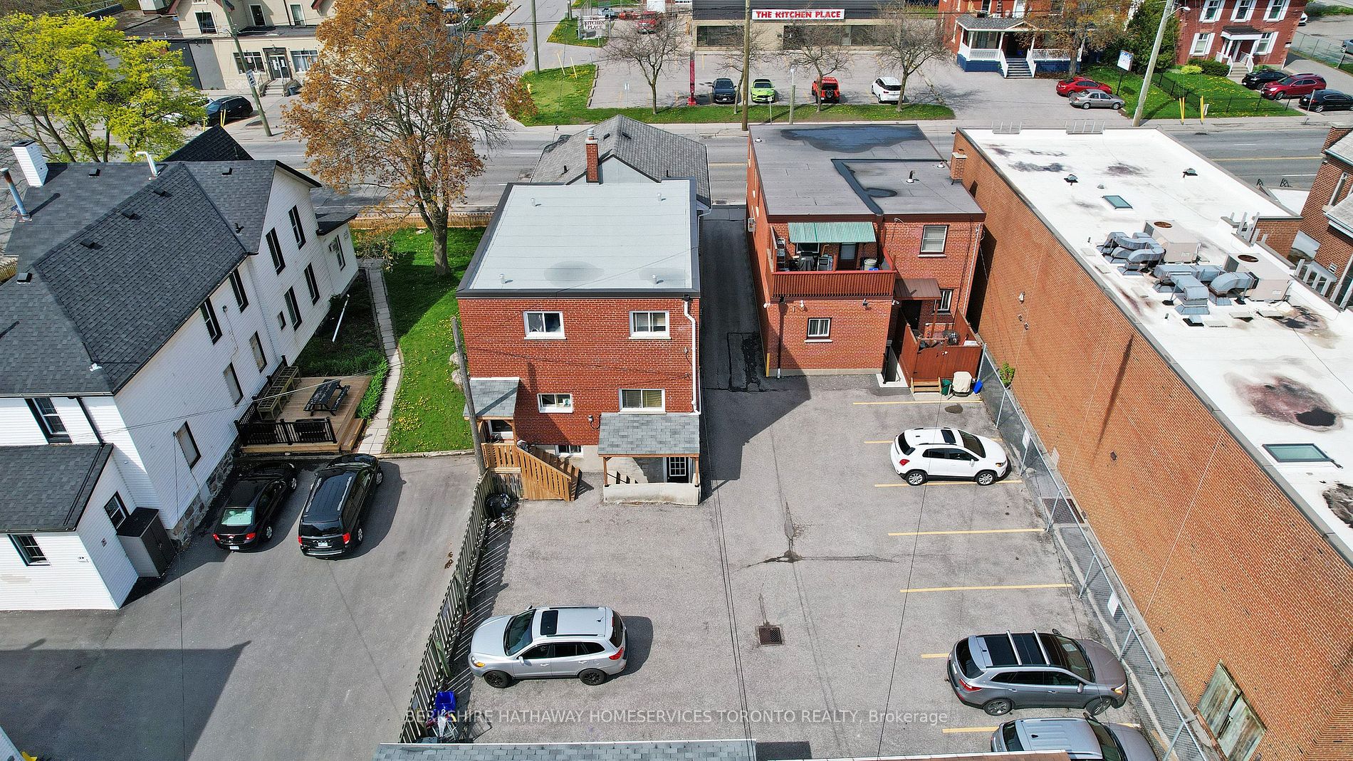 381 Simcoe St S