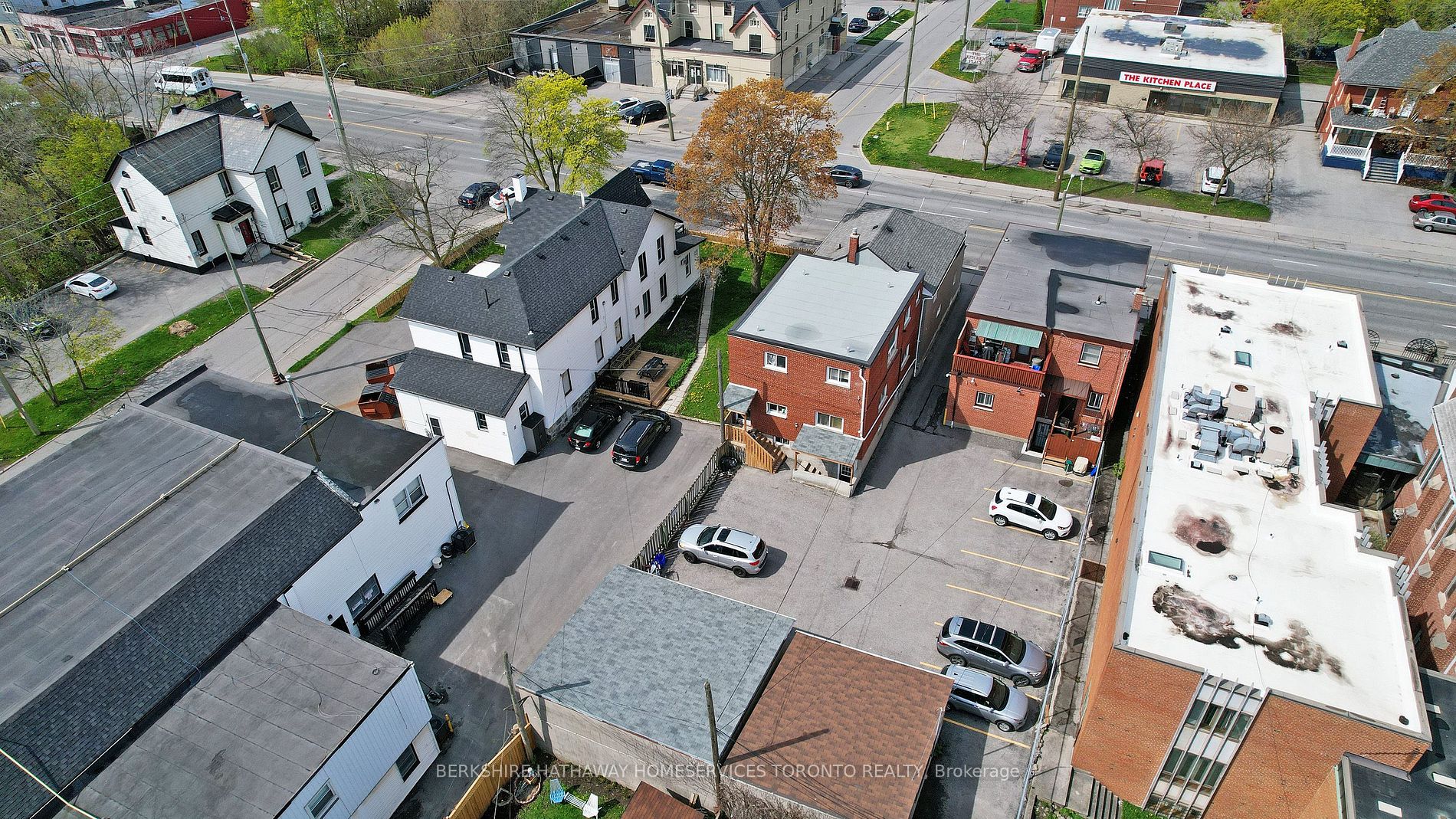 381 Simcoe St S