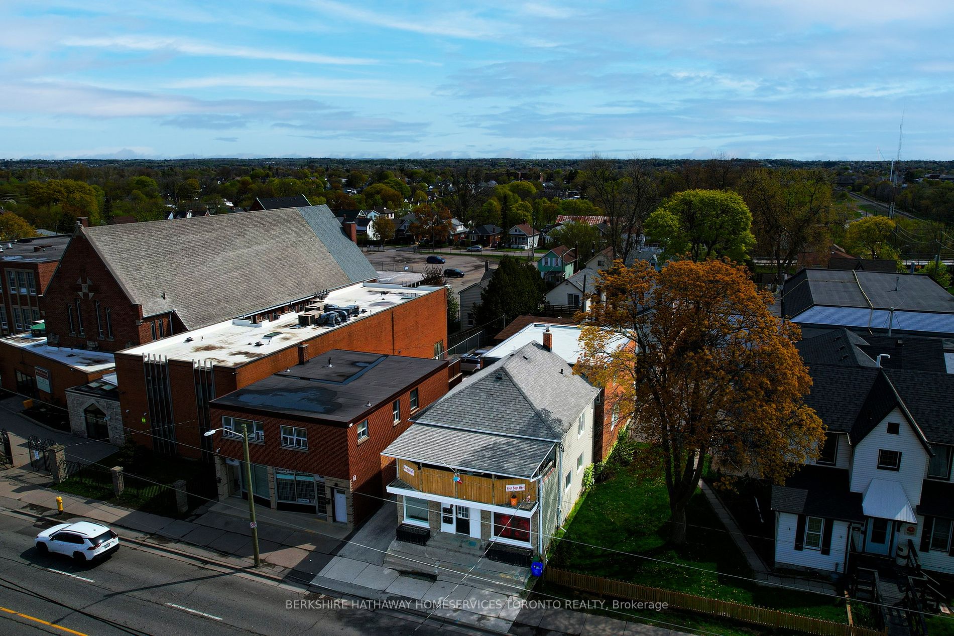 381 Simcoe St S