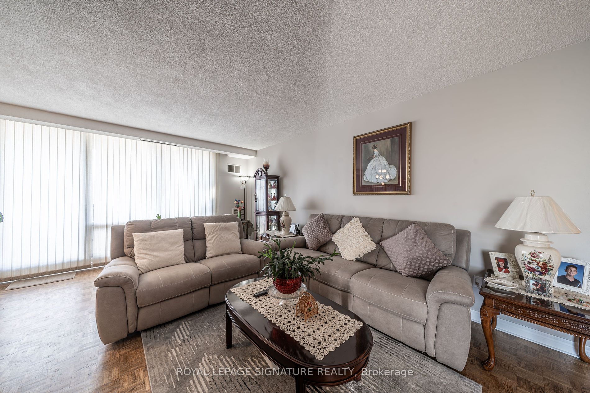 92 Church St S, #309