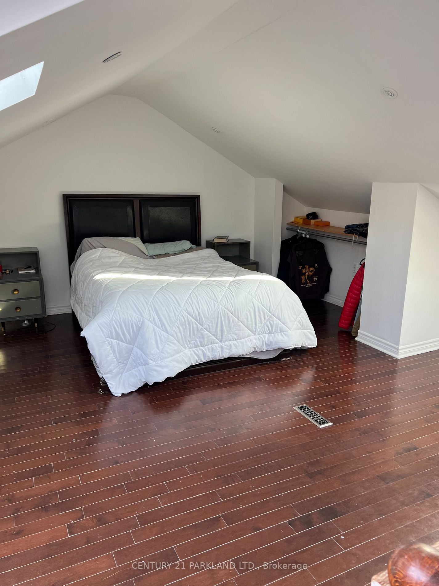2 Dearbourne Ave