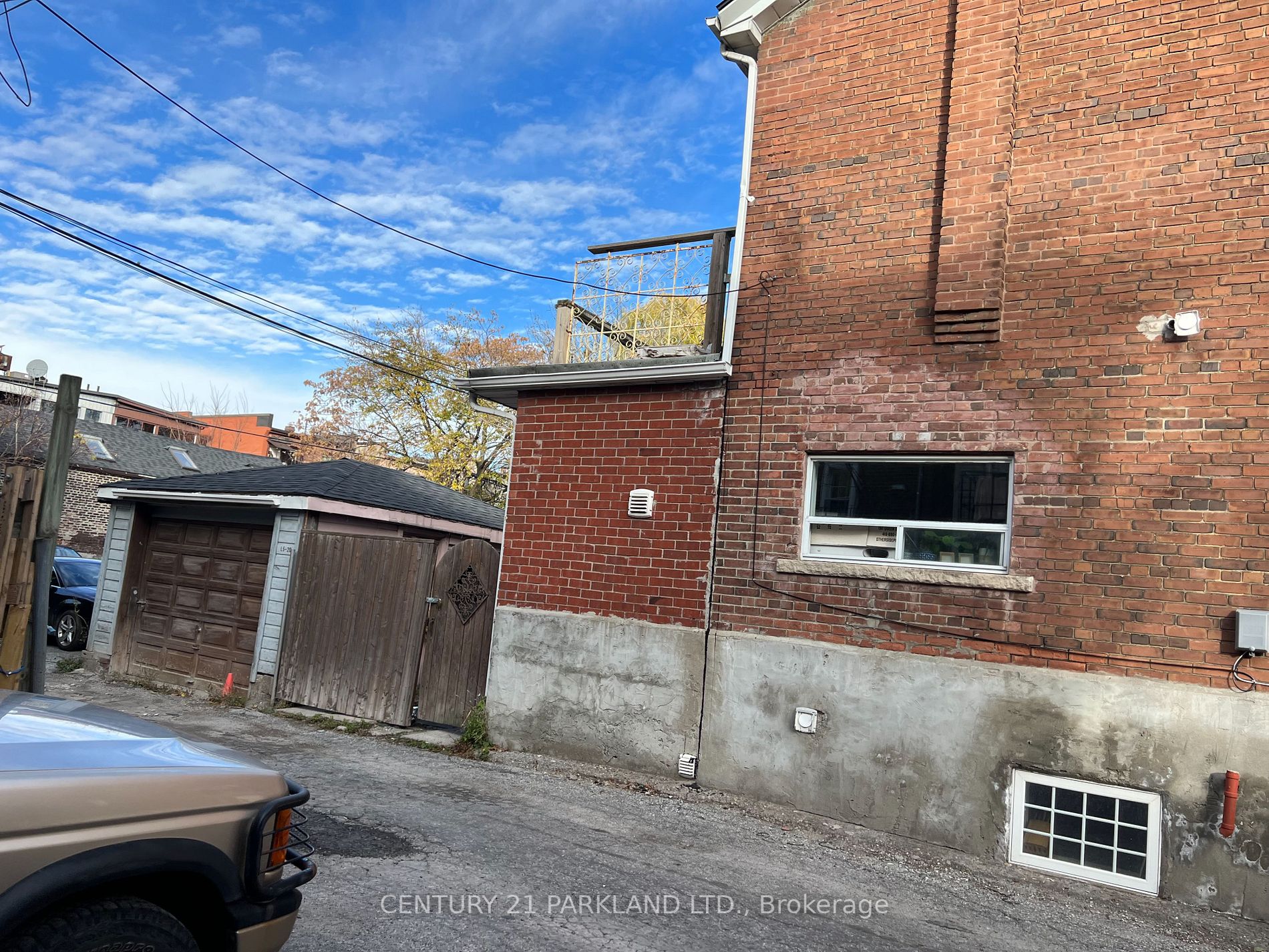 2 Dearbourne Ave